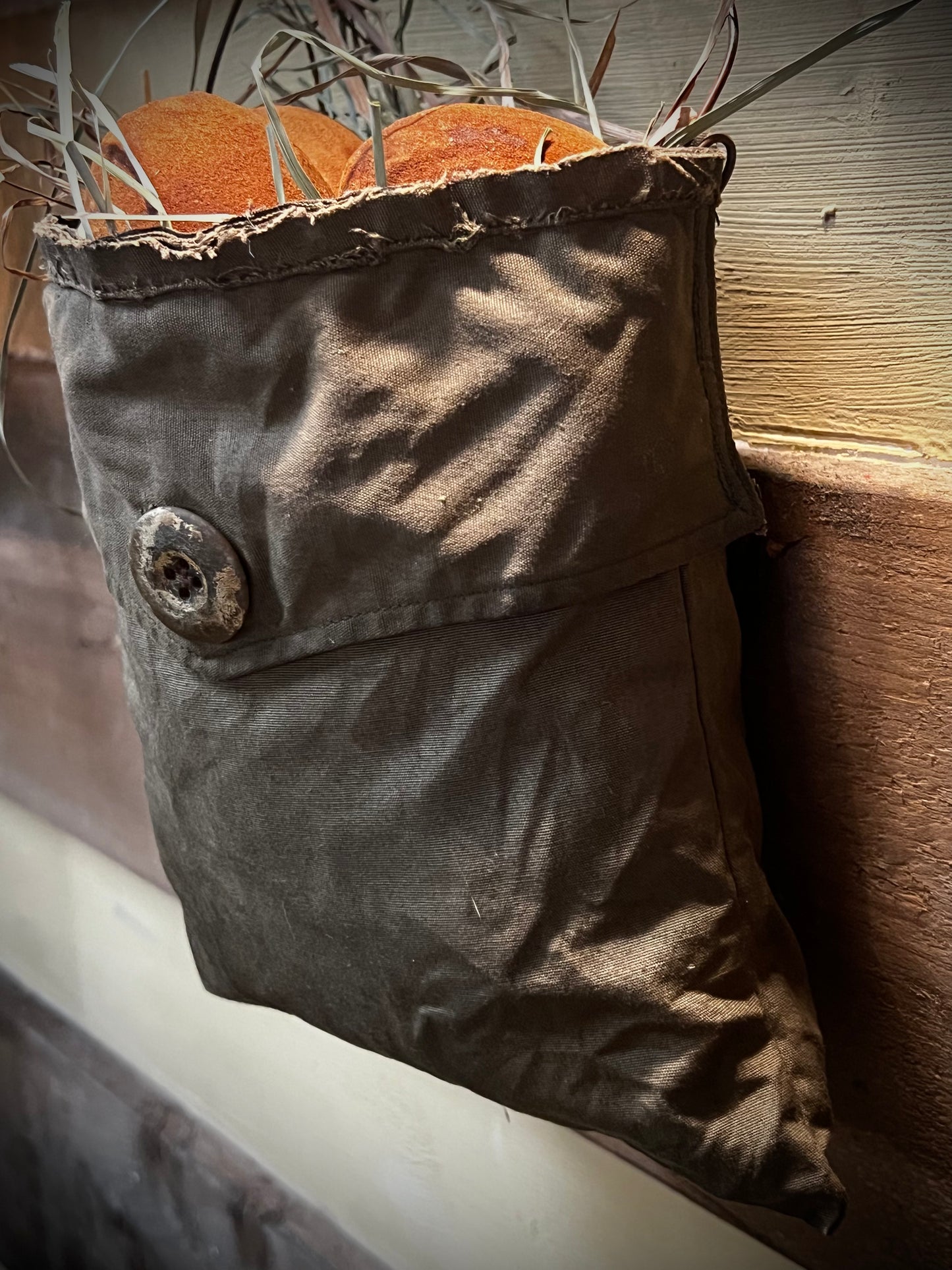 Hanging Pocket w/ 3 Eggs, OFFICER’S POCKET