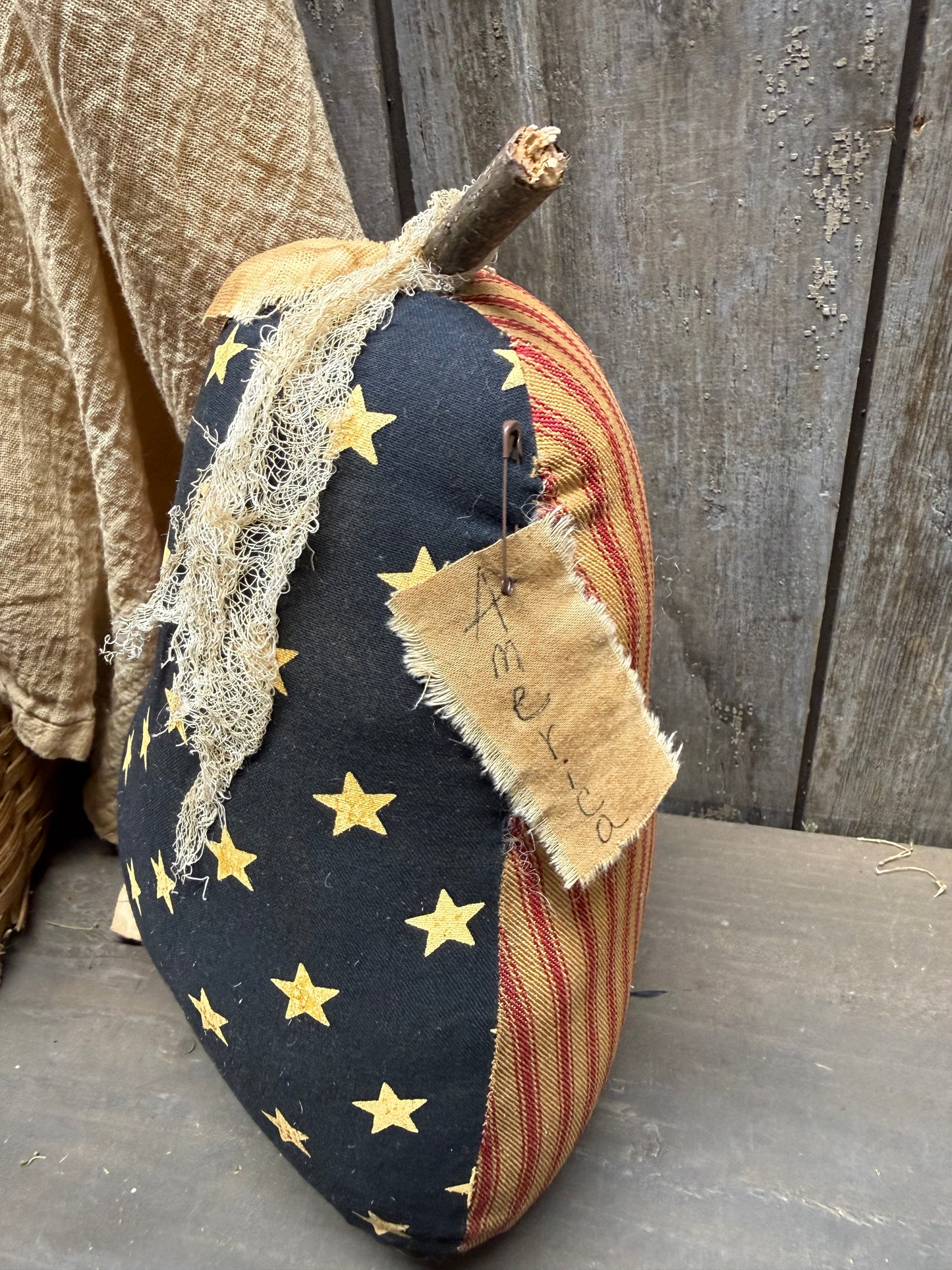 PATRIOTIC PEAR, 10"