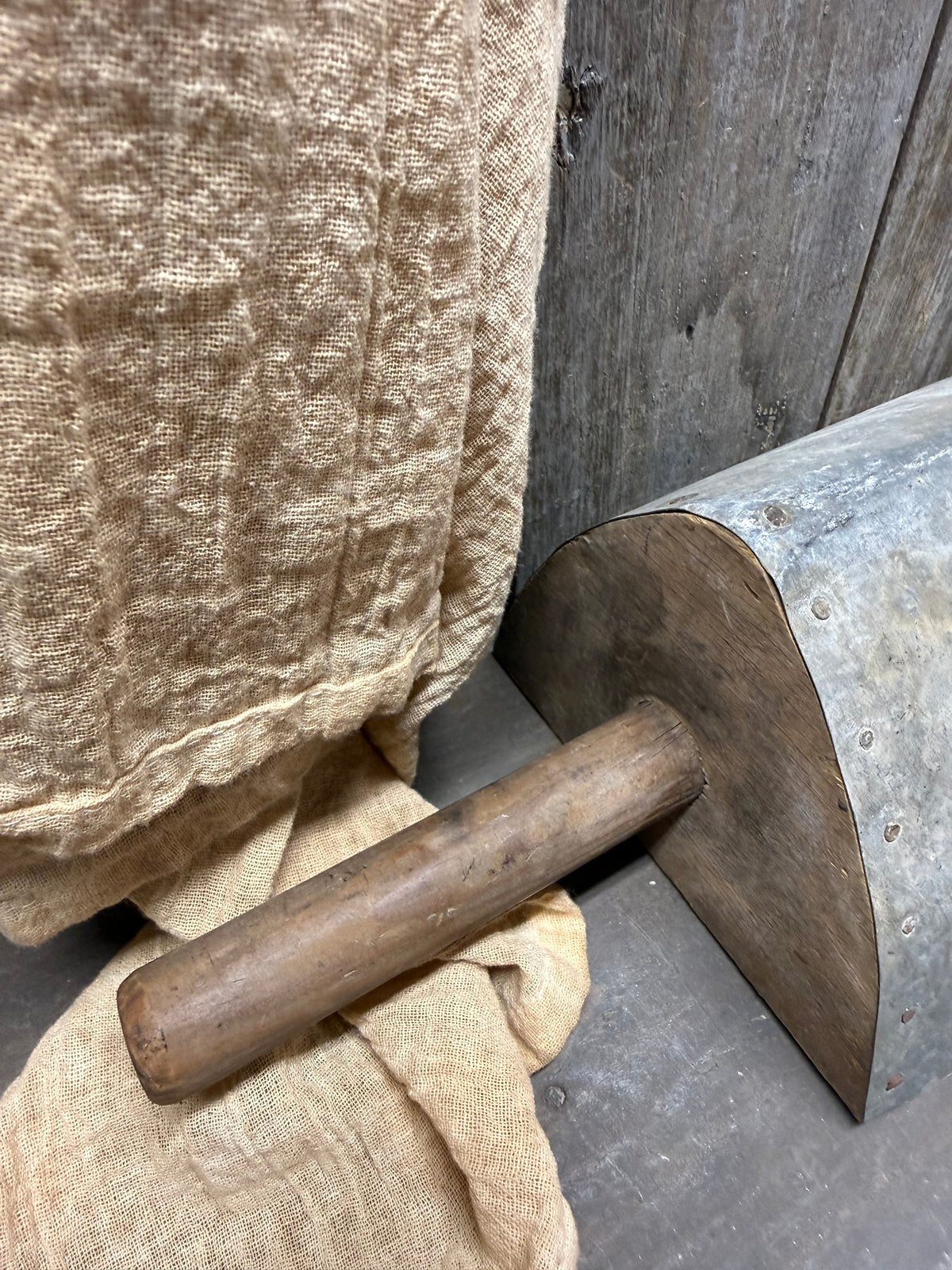 GRAIN SCOOP, 12" Unique Shape