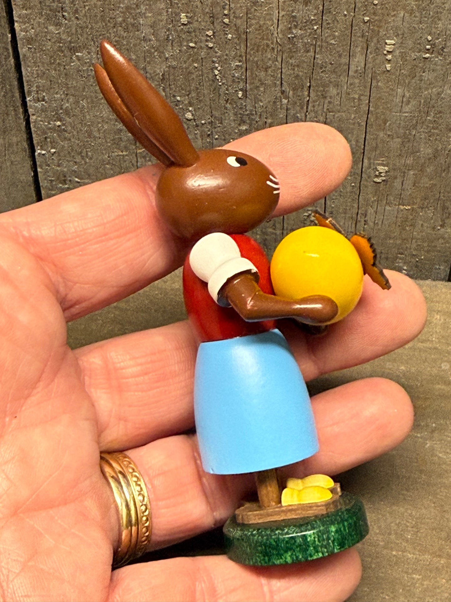 RABBIT W/EGG