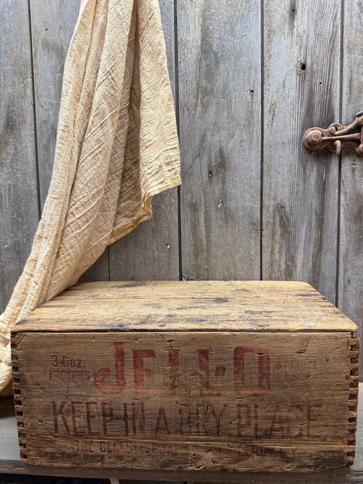 Crate, 14", JELLO
