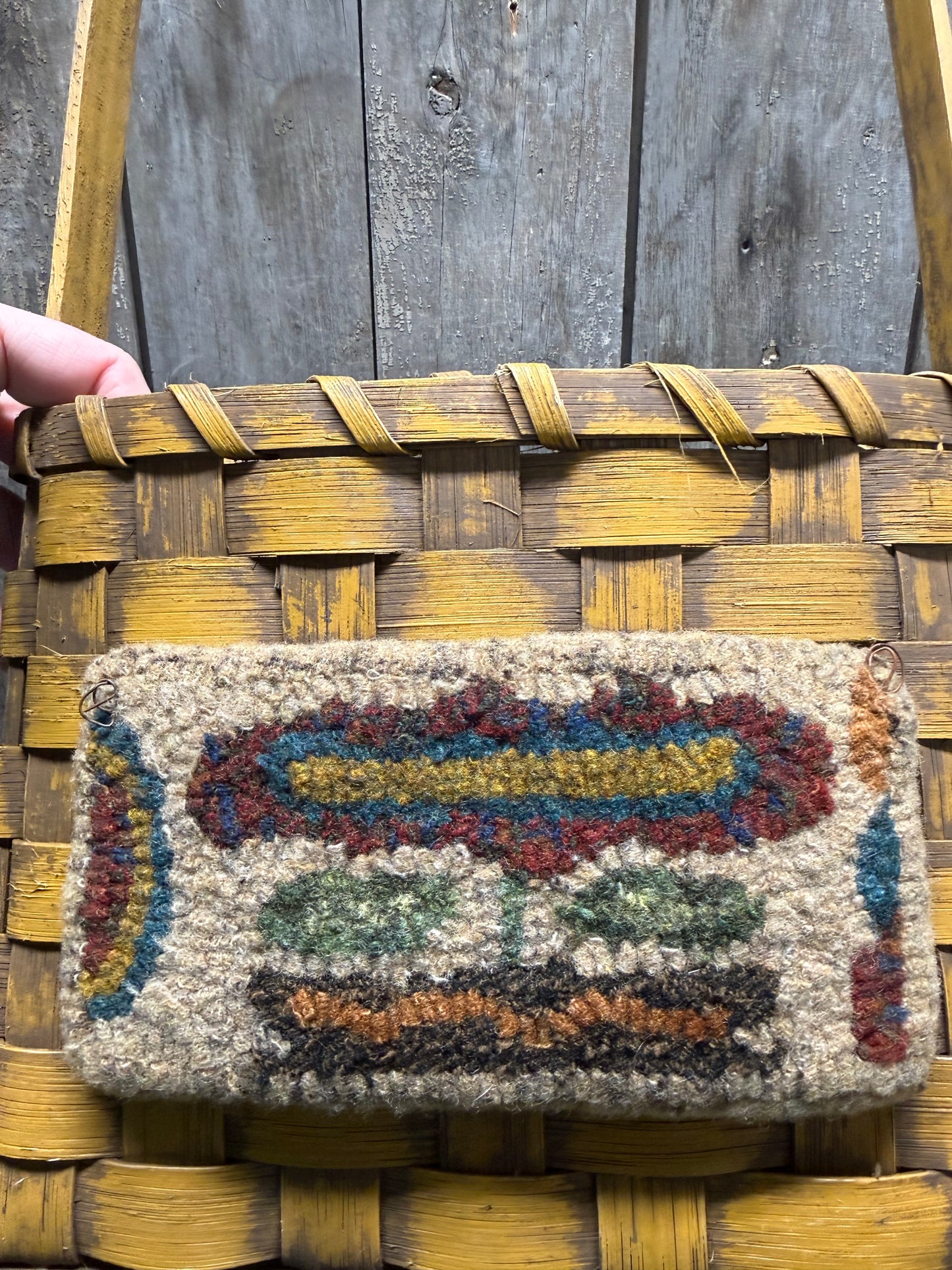 Hooked, Basket, FOLK ART DAISY
