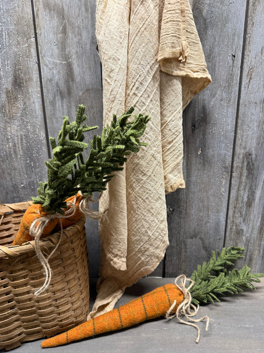 CARROT, 17", Wool