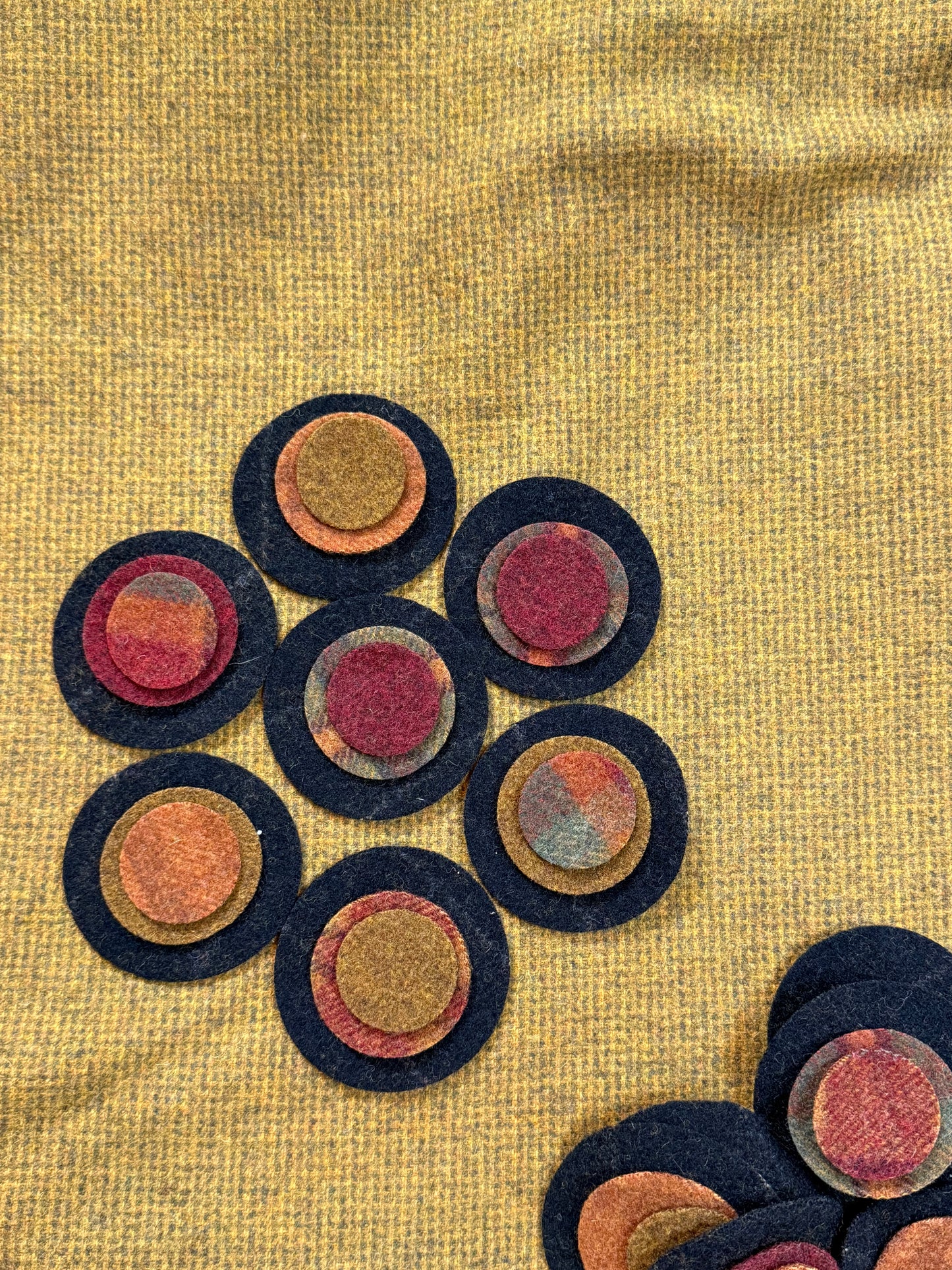 Kit, Wool Penny Mat, AUTUMN GLORY