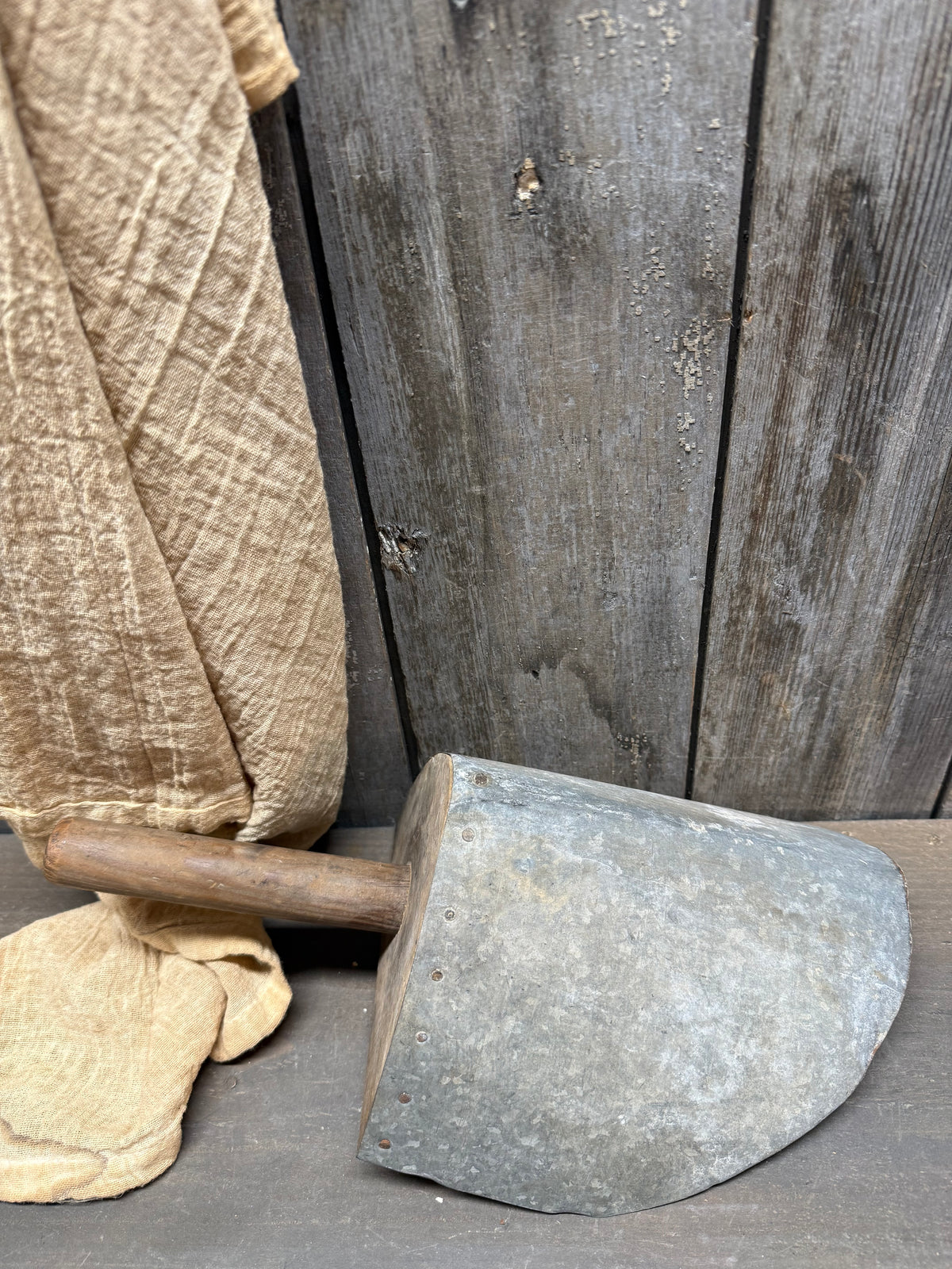 GRAIN SCOOP, 12" Unique Shape