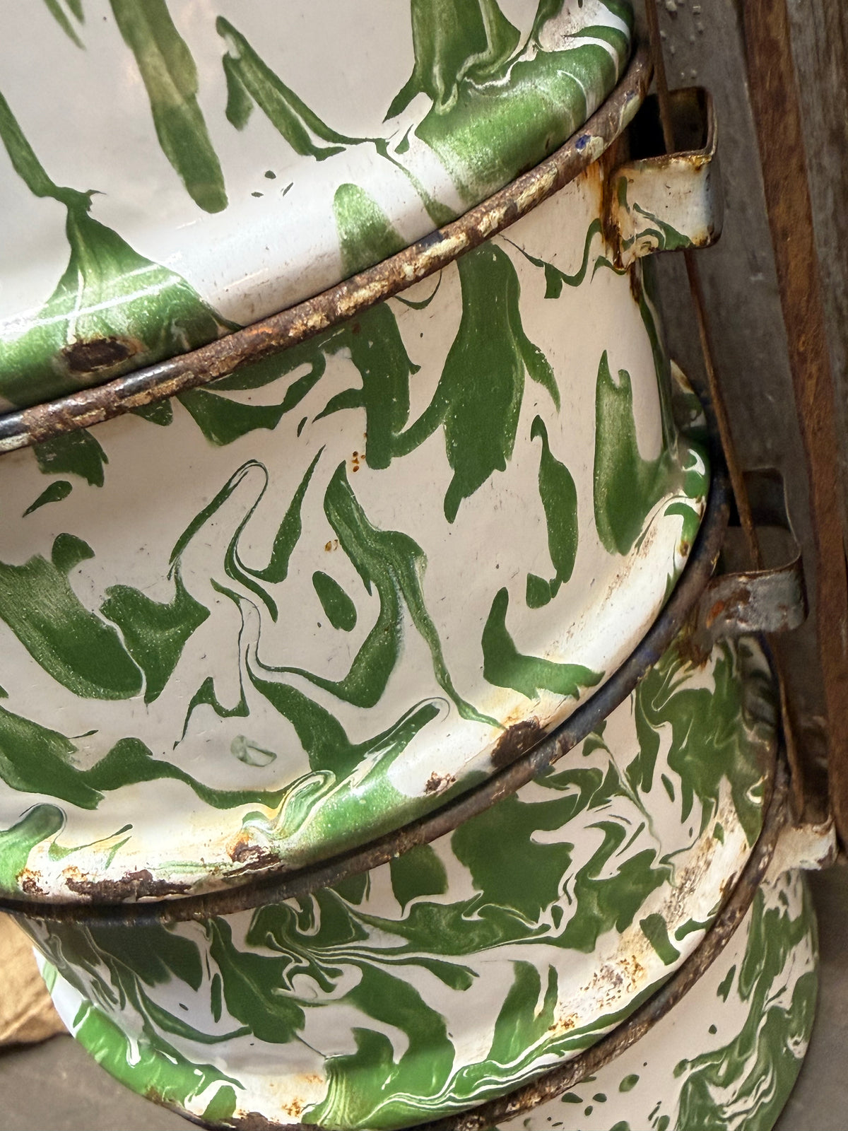 ENAMELWARE LUNCH BOX, Green & White