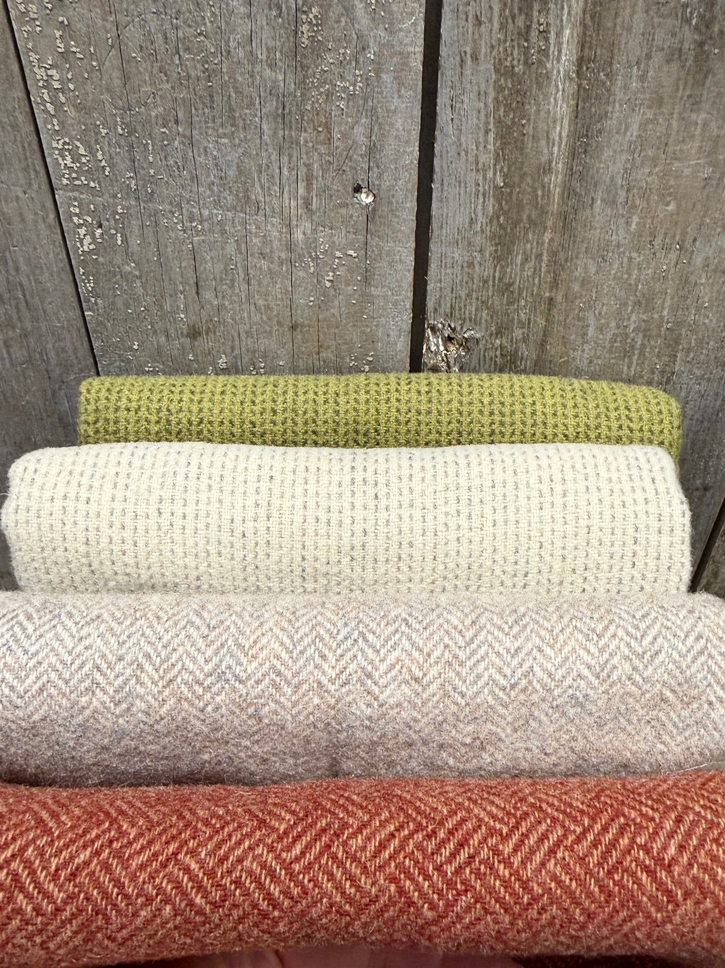 Wool Bundle, Unwashed, COUNTRY CHRISTMAS