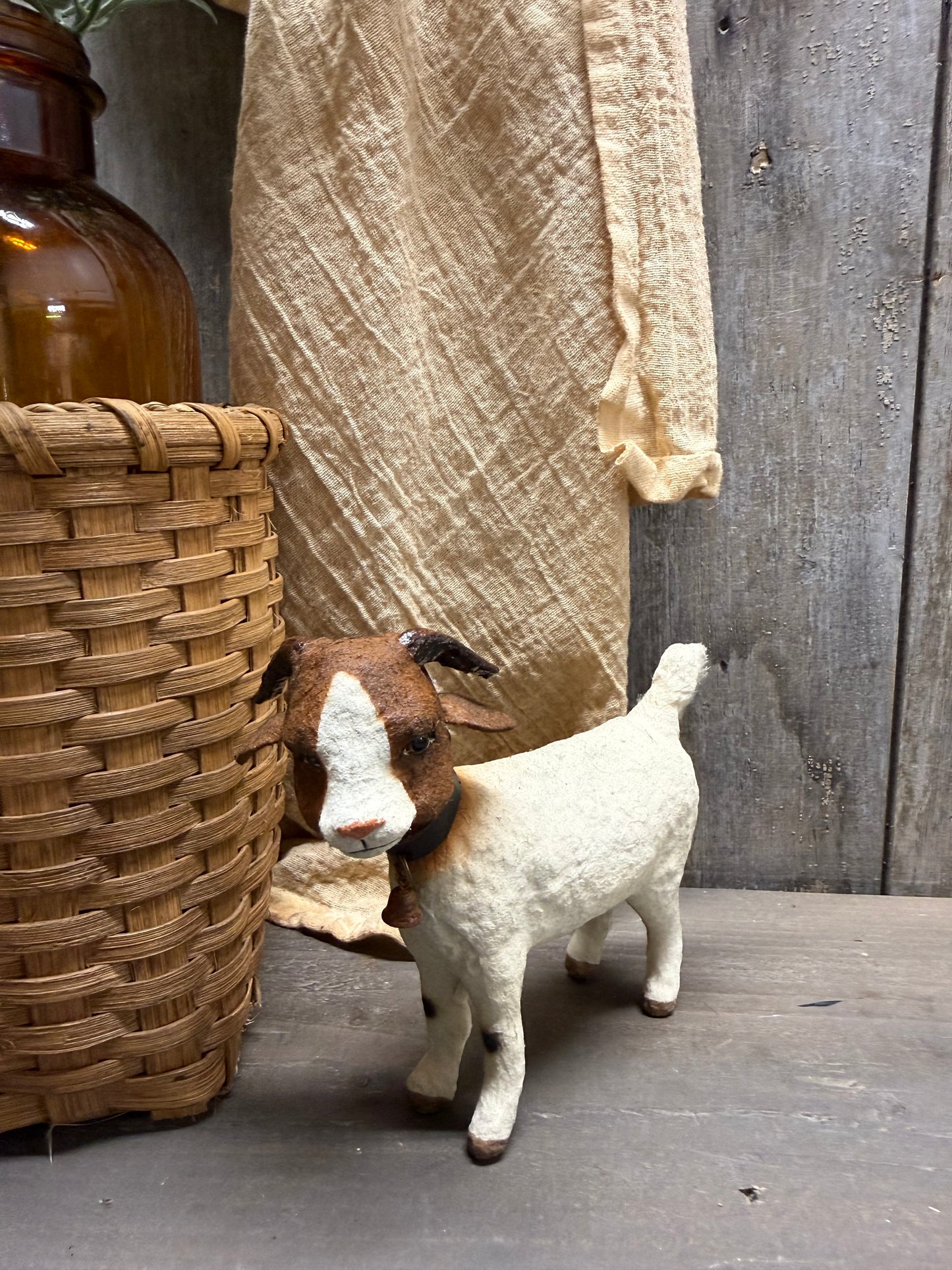 BROWN/WHITE GOAT, Small