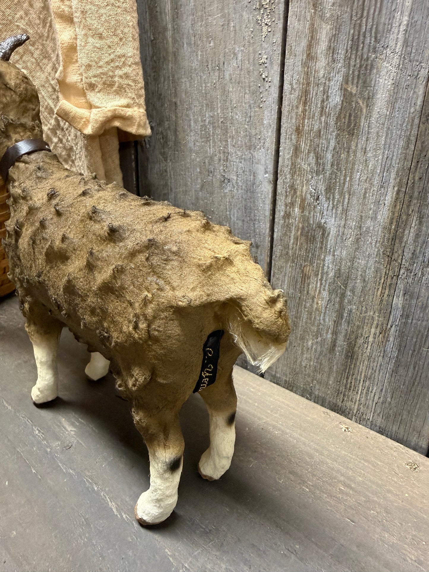 BROWN GOAT, Large