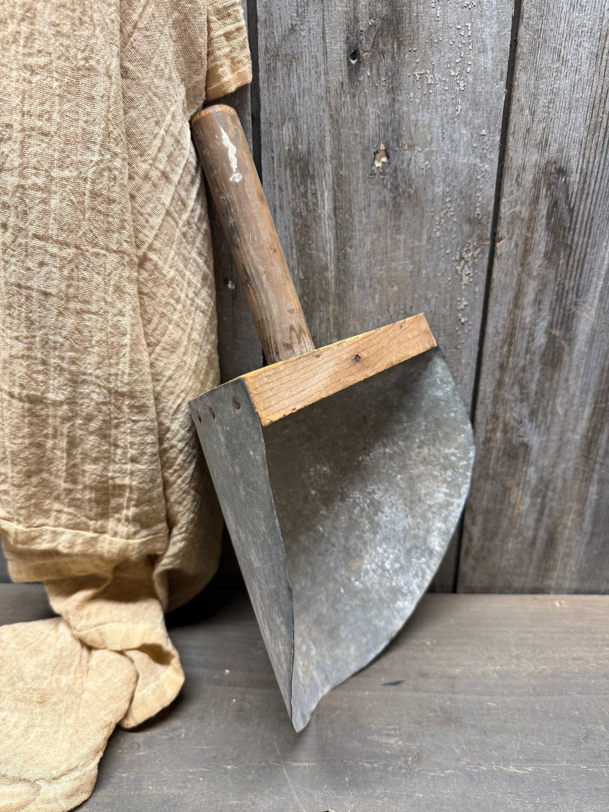GRAIN SCOOP, 12" Unique Shape
