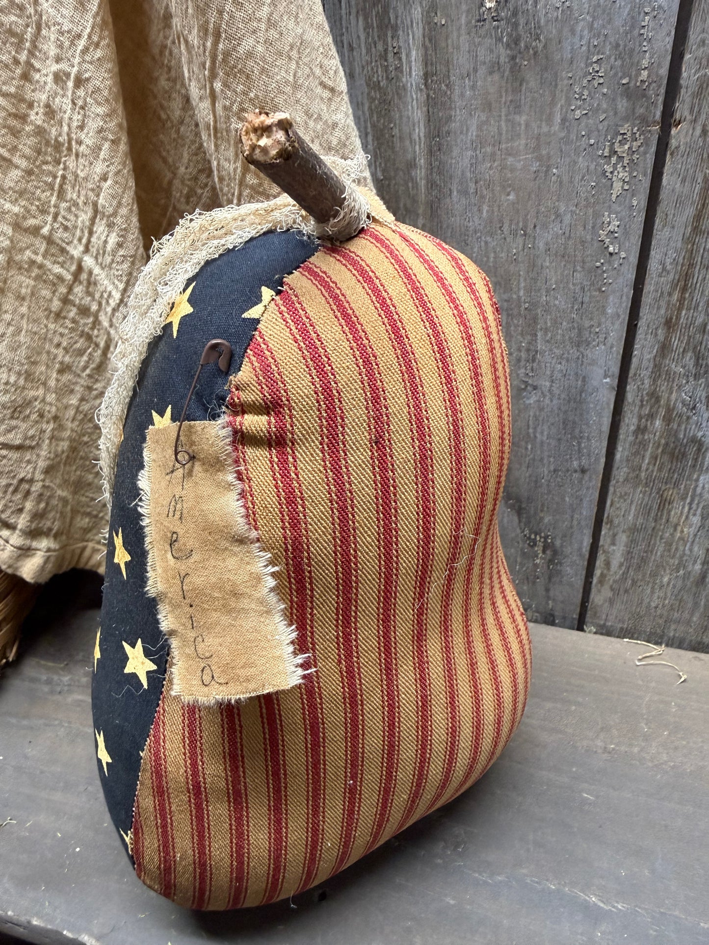 PATRIOTIC PEAR, 10"