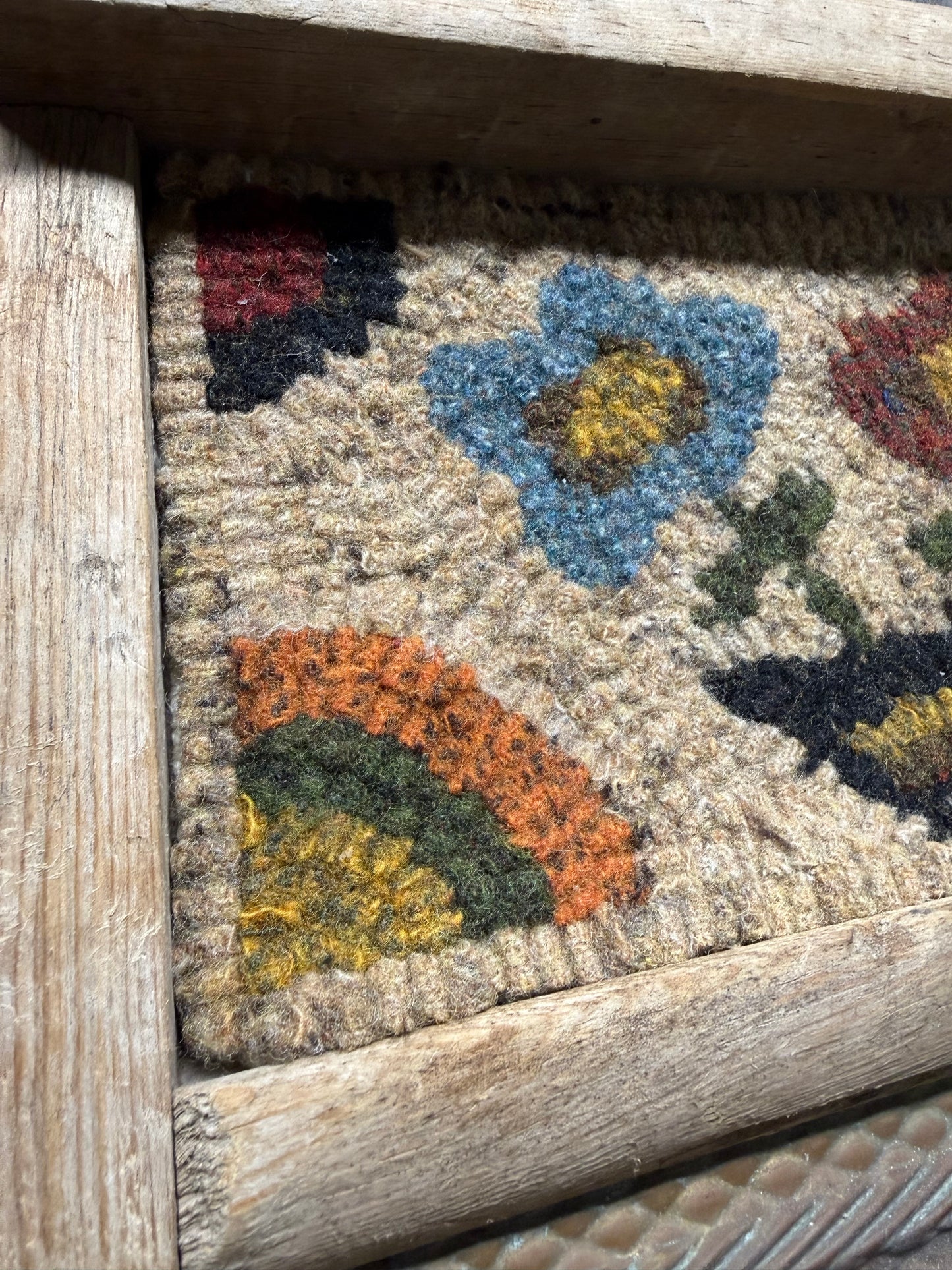 Hooked, Washboard, FOLK ART DAISIES