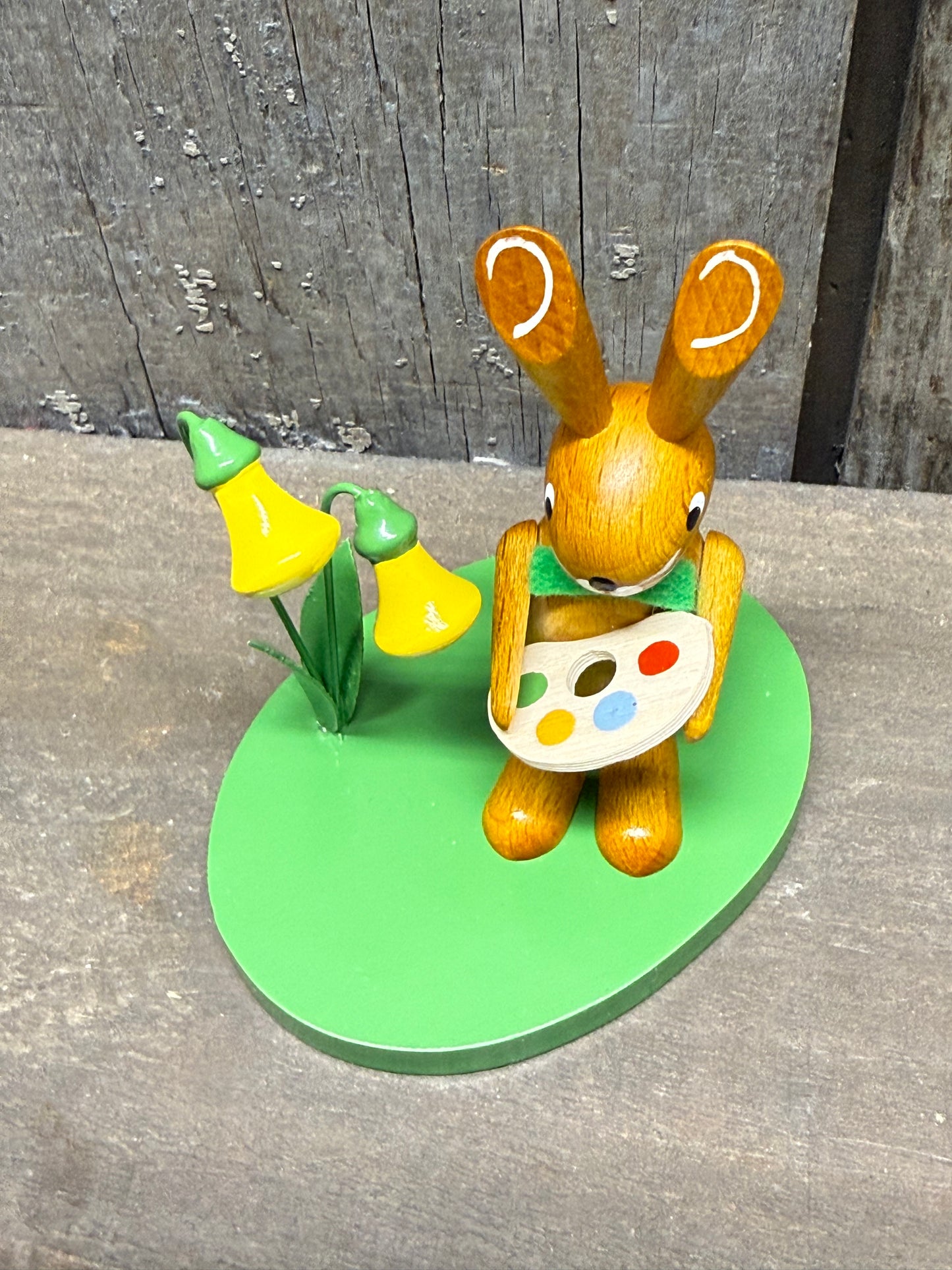 RABBIT PAINTER W/PALLET