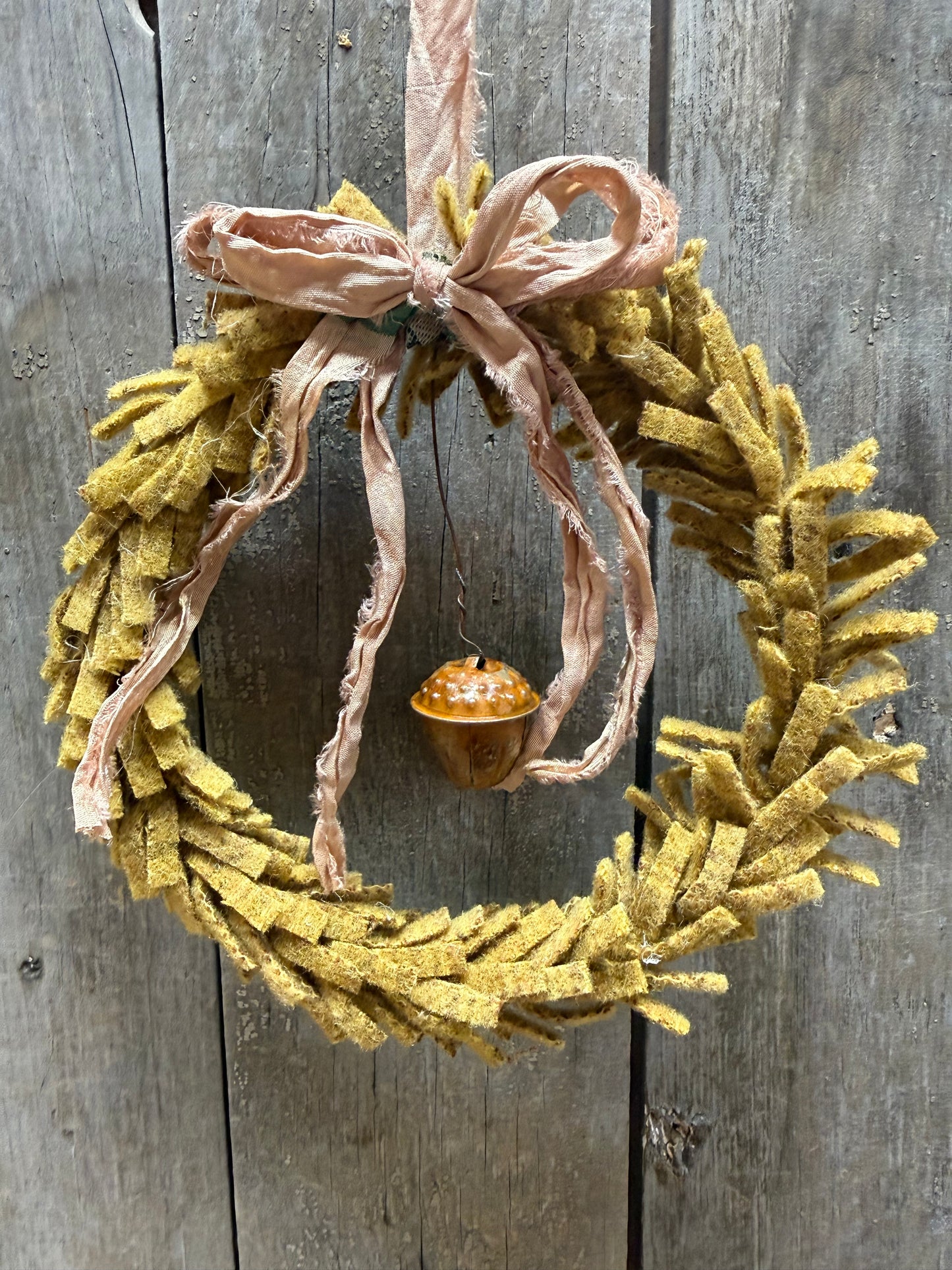 Wool Wreath, 7", ASSORTED