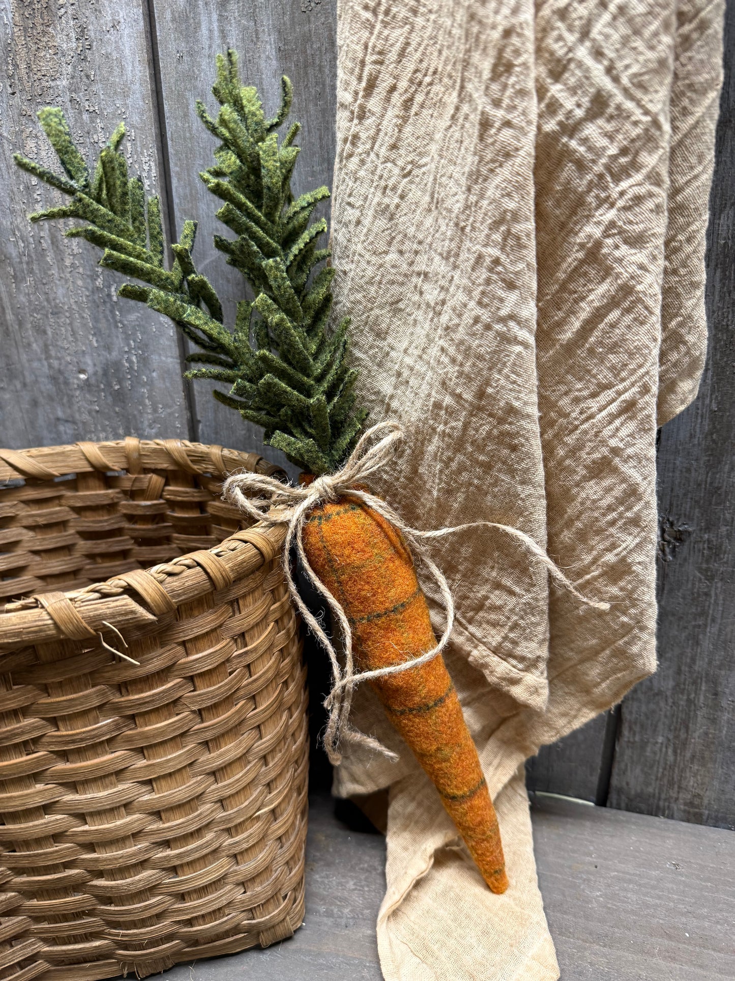 CARROT, 14", Wool