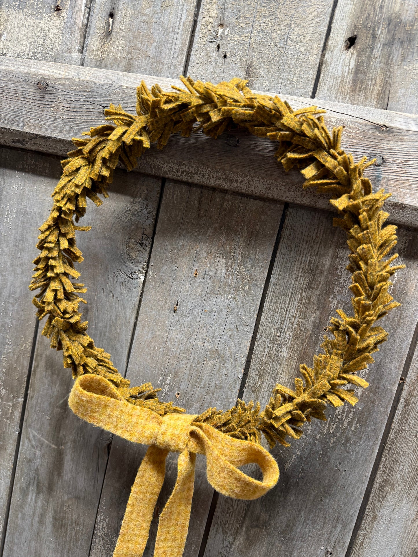 Wool Wreath, 11.5", COLONIAL, Assorted