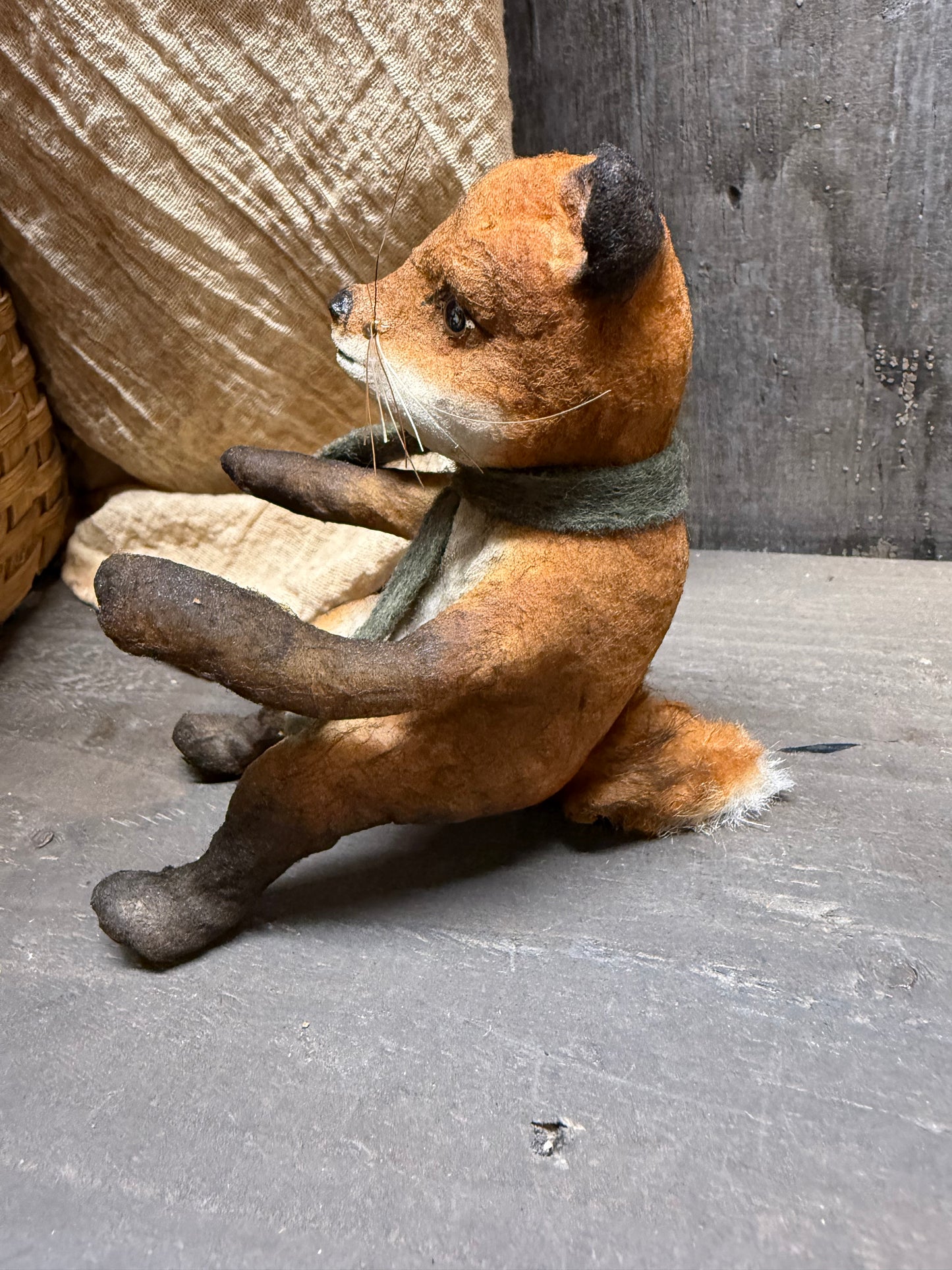 FOX & HOUND