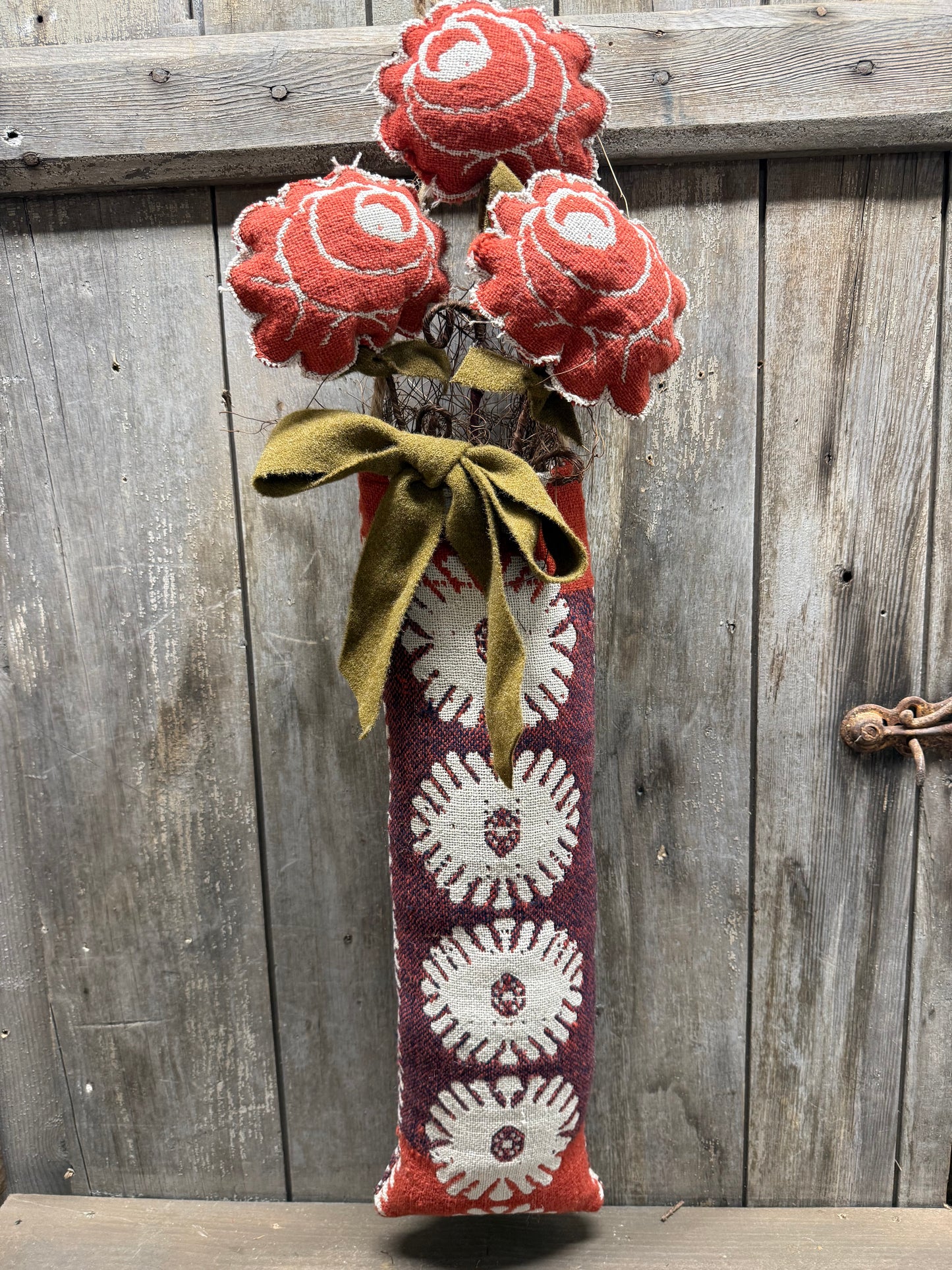 Hanging Pocket, 31", CORAL & WHITE COVERLET/3 FLOWERS