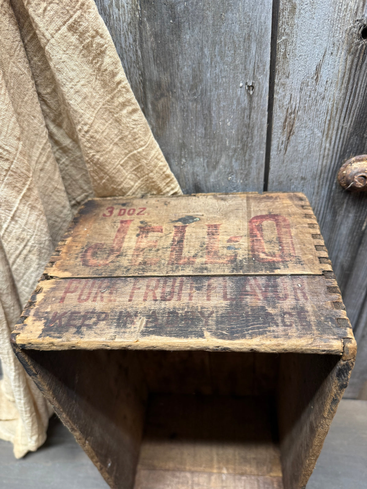 Crate, 14", JELLO