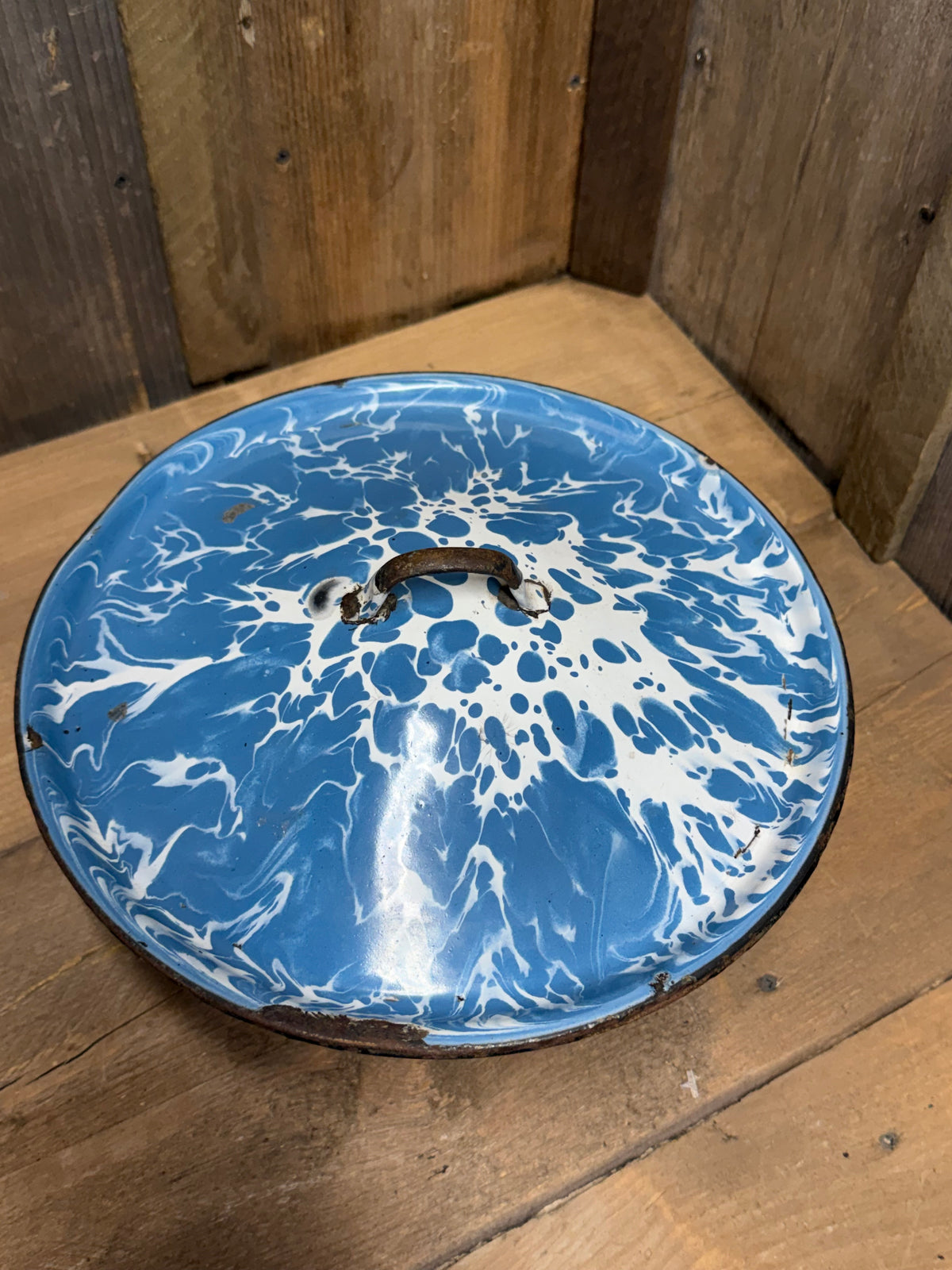 ENAMELWARE CASSEROLE, 9", BL/WH Swirl