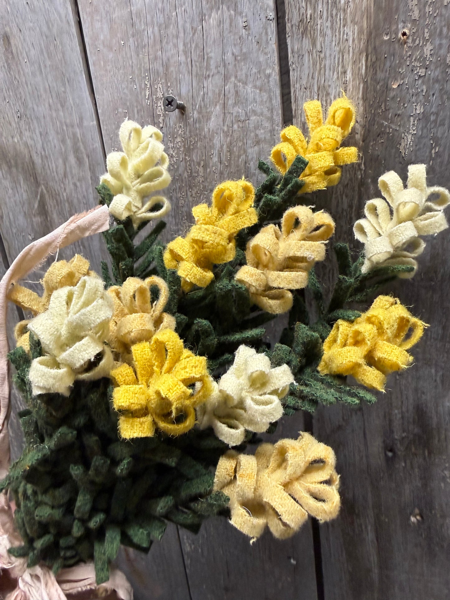 HANGING BOUQUET, 14", Wool