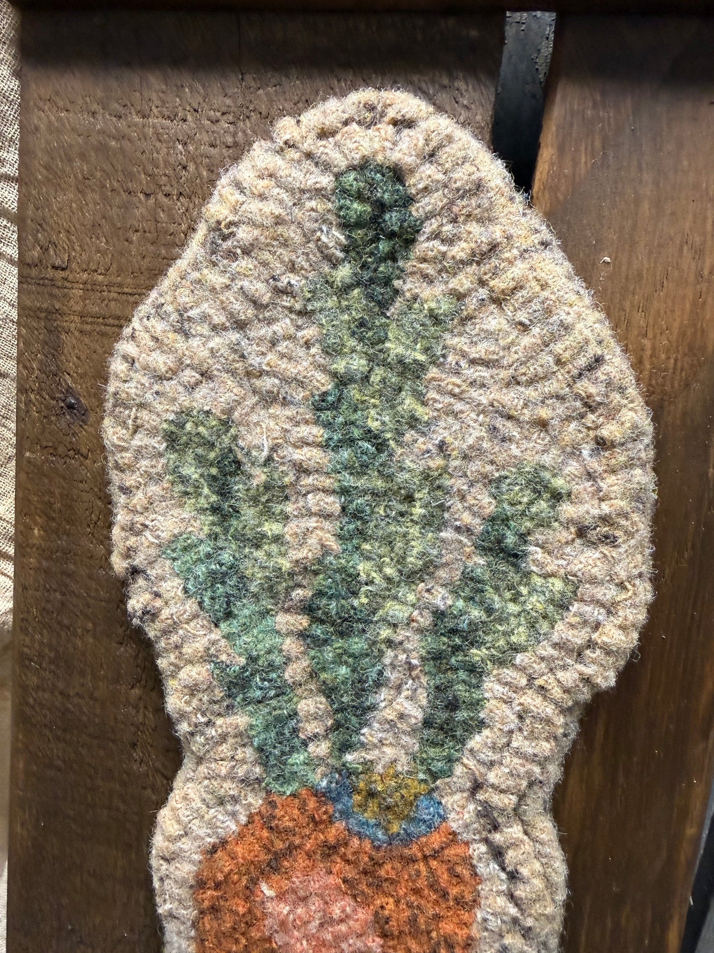 Hooked, Skinning Board, FOLK ART CARROT