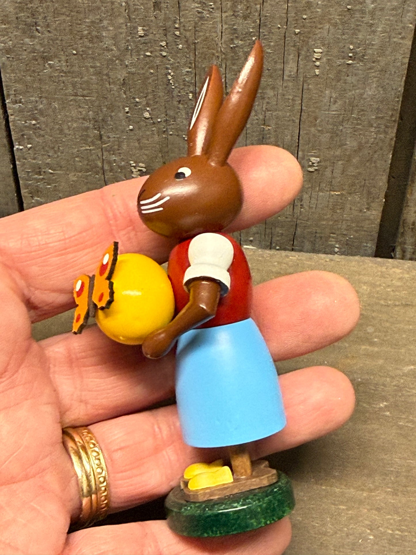 RABBIT W/EGG