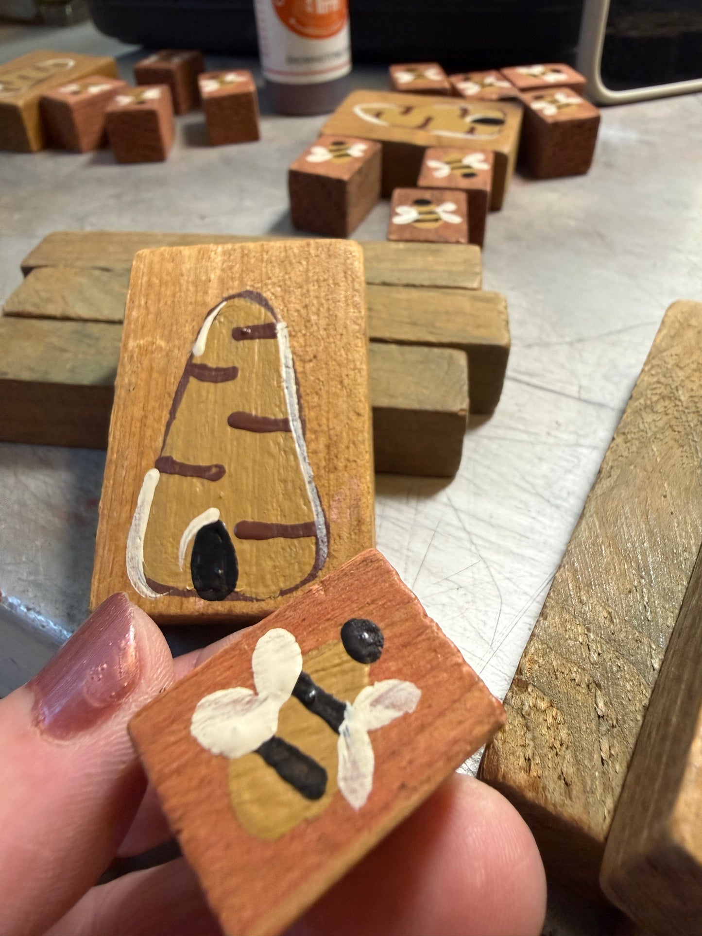 BUZY AS A BEE, Set/7, Bowl Fillers