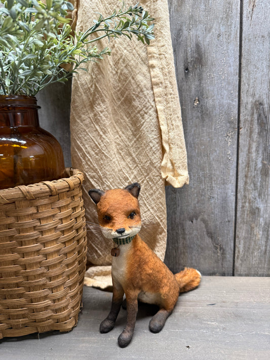 PIPPY FOX, Sitting