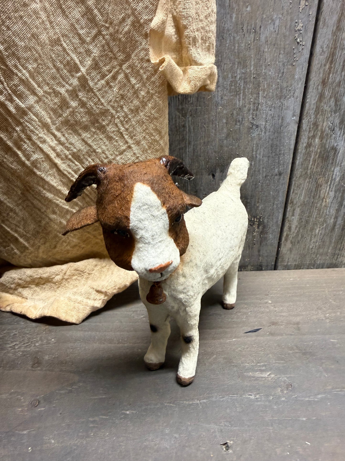 BROWN/WHITE GOAT, Small