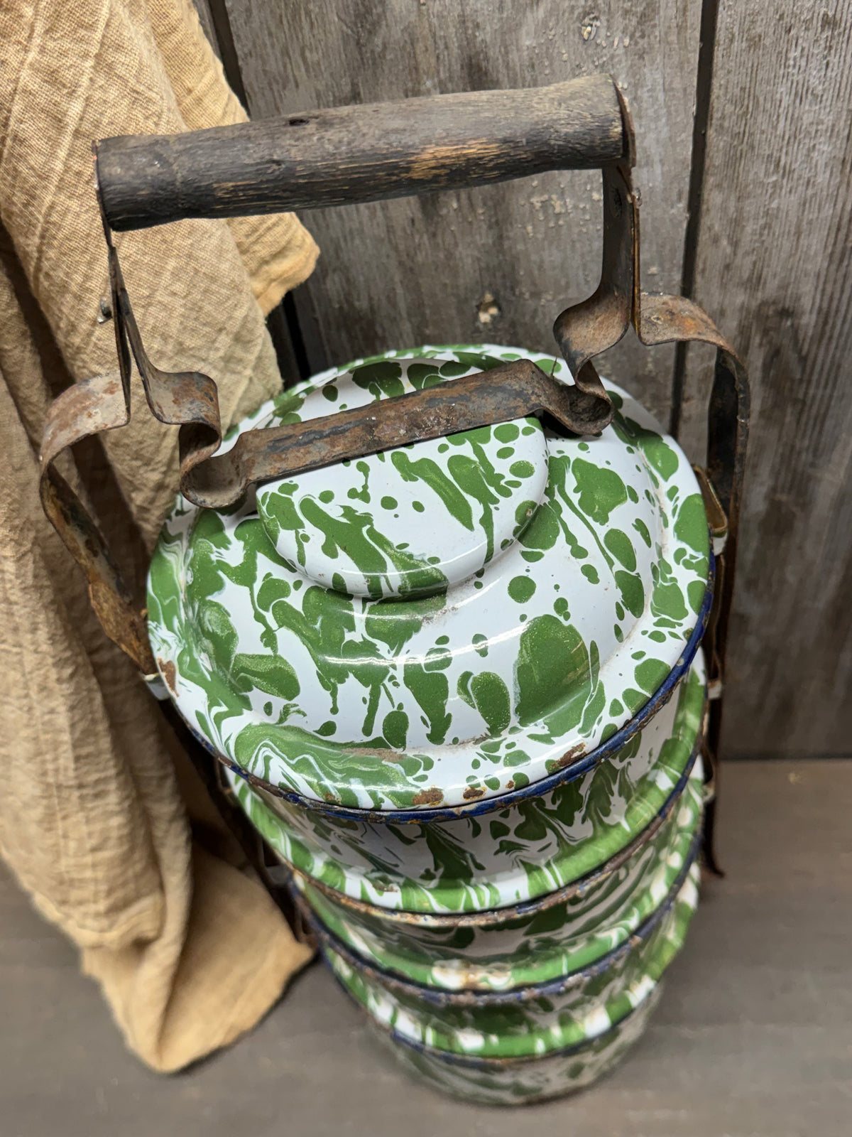 ENAMELWARE LUNCH BOX, Green & White