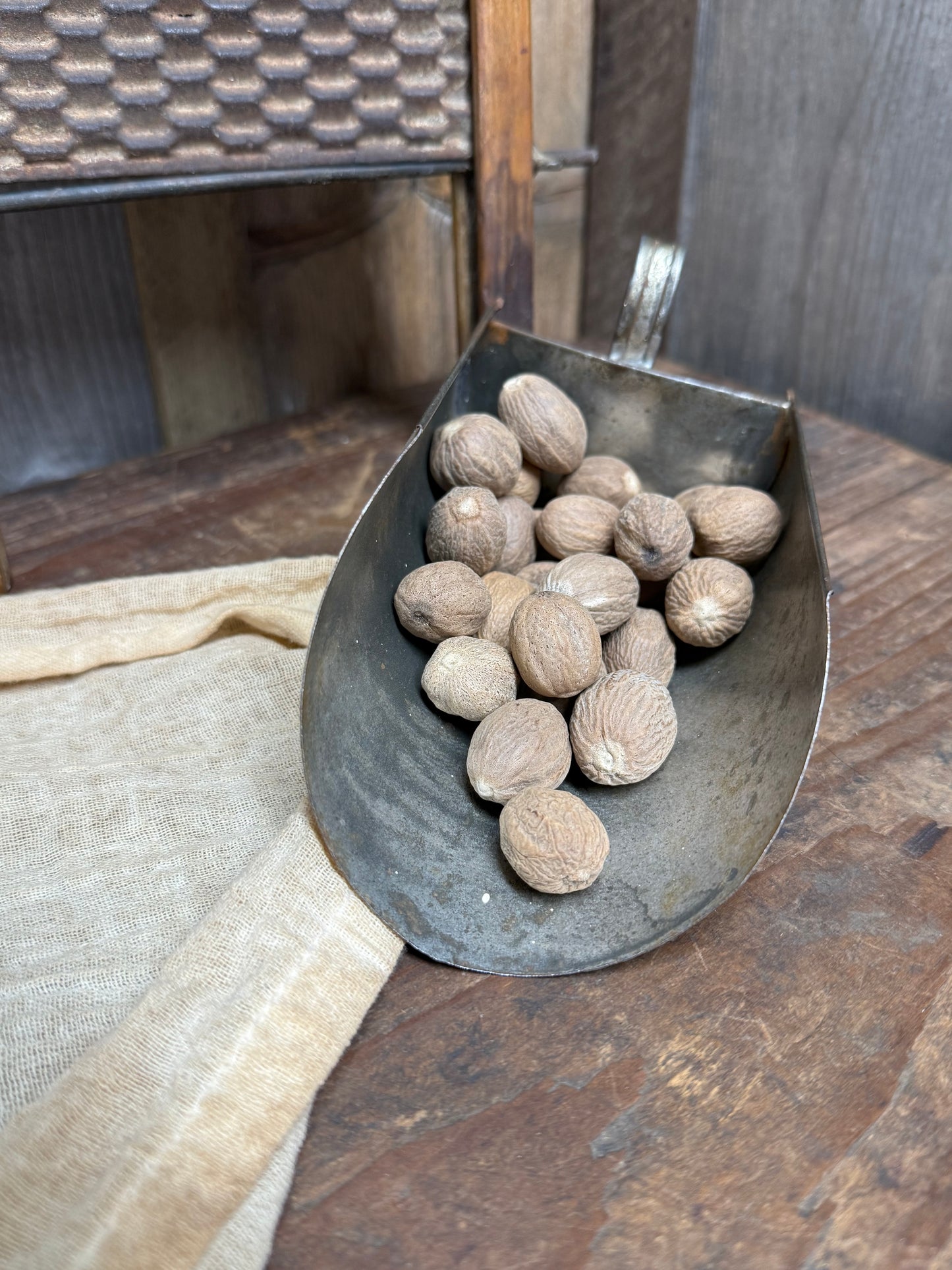 NUTMEG, Whole, 4 Ounce