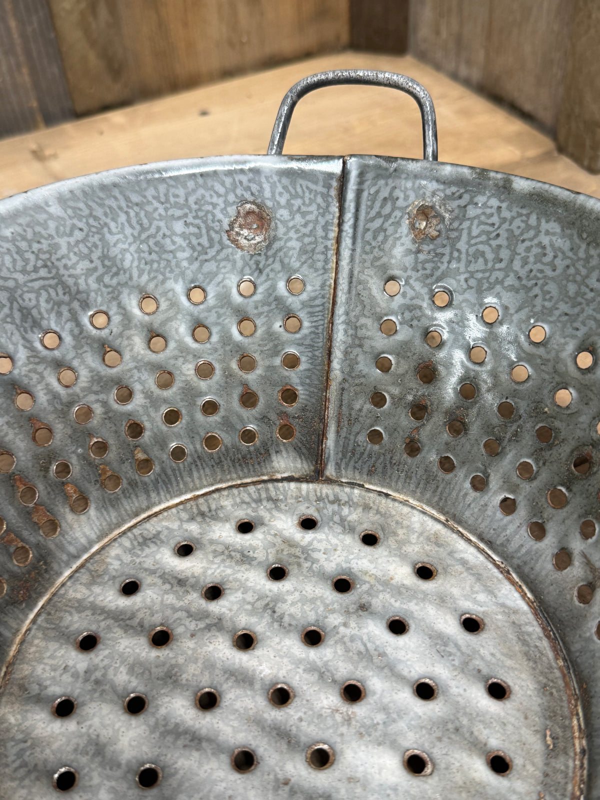 COLANDER, 10" Dented