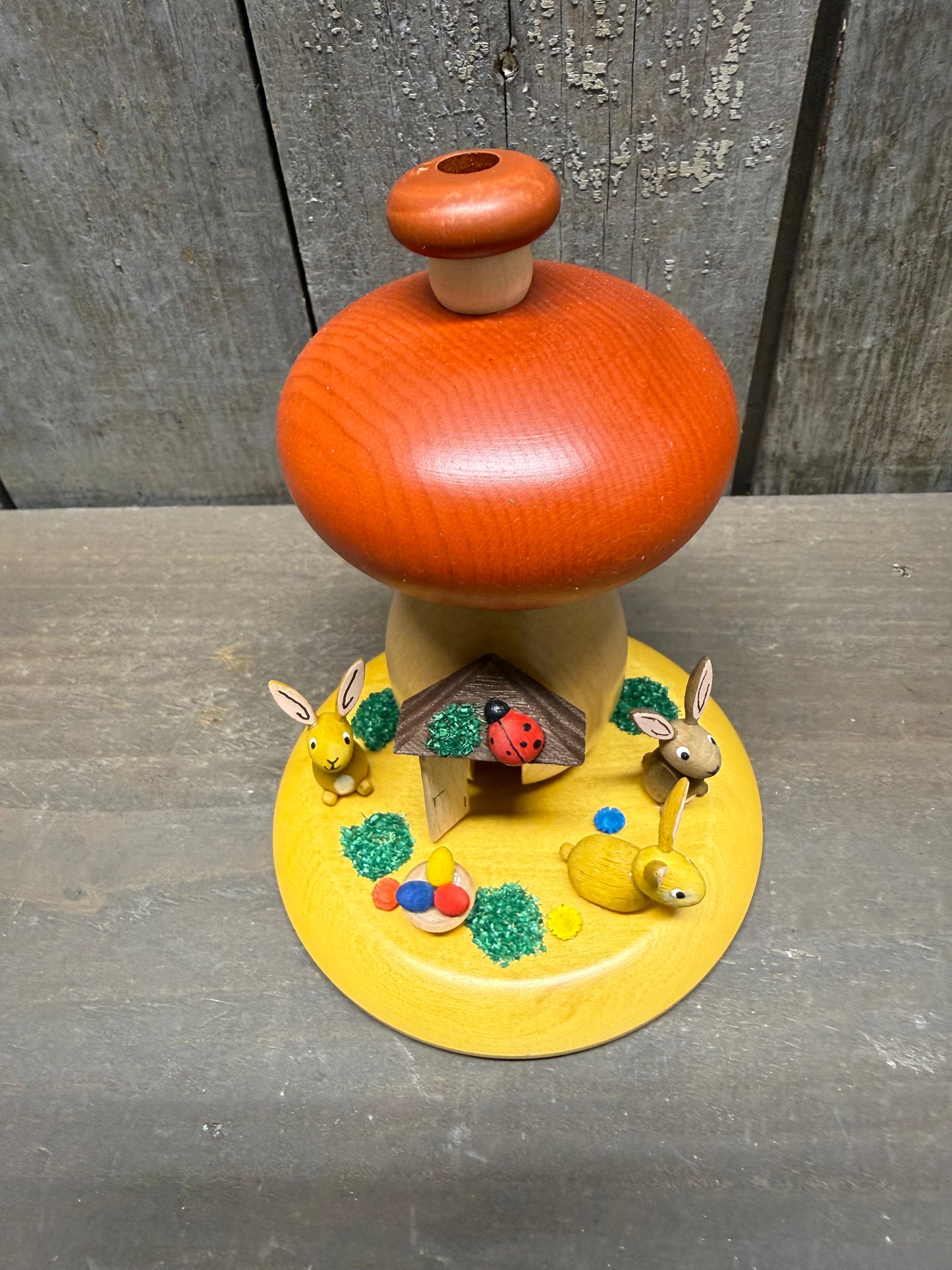 MUSHROOM W/BUNNIES, Smoker