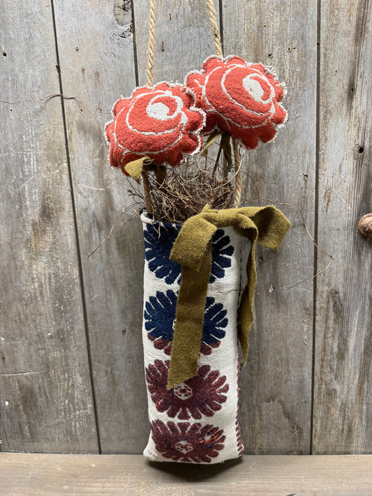 Hanging Pocket, 30", BLUE & WHITE COVERLET/2 FLOWERS