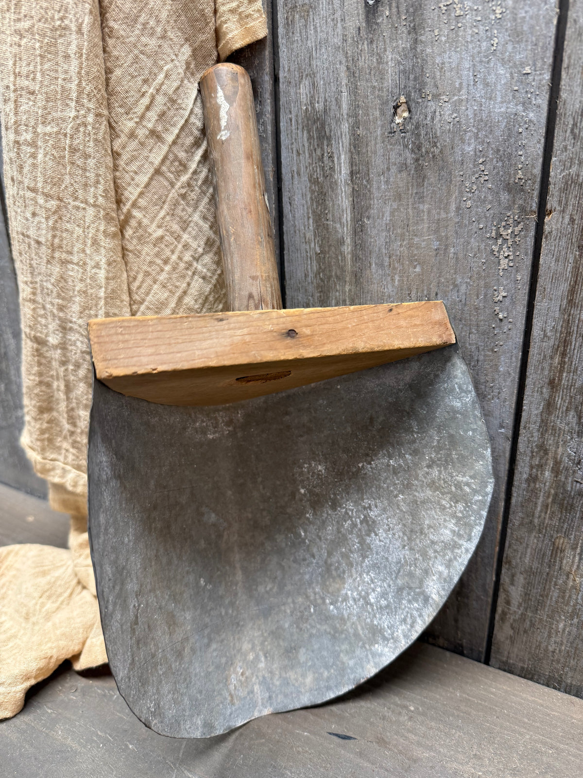 GRAIN SCOOP, 12" Unique Shape