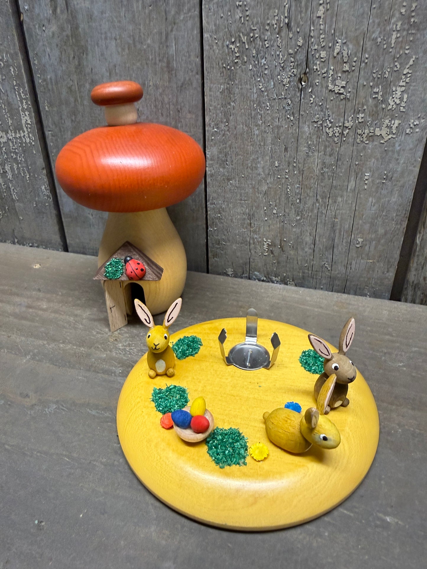 MUSHROOM W/BUNNIES, Smoker