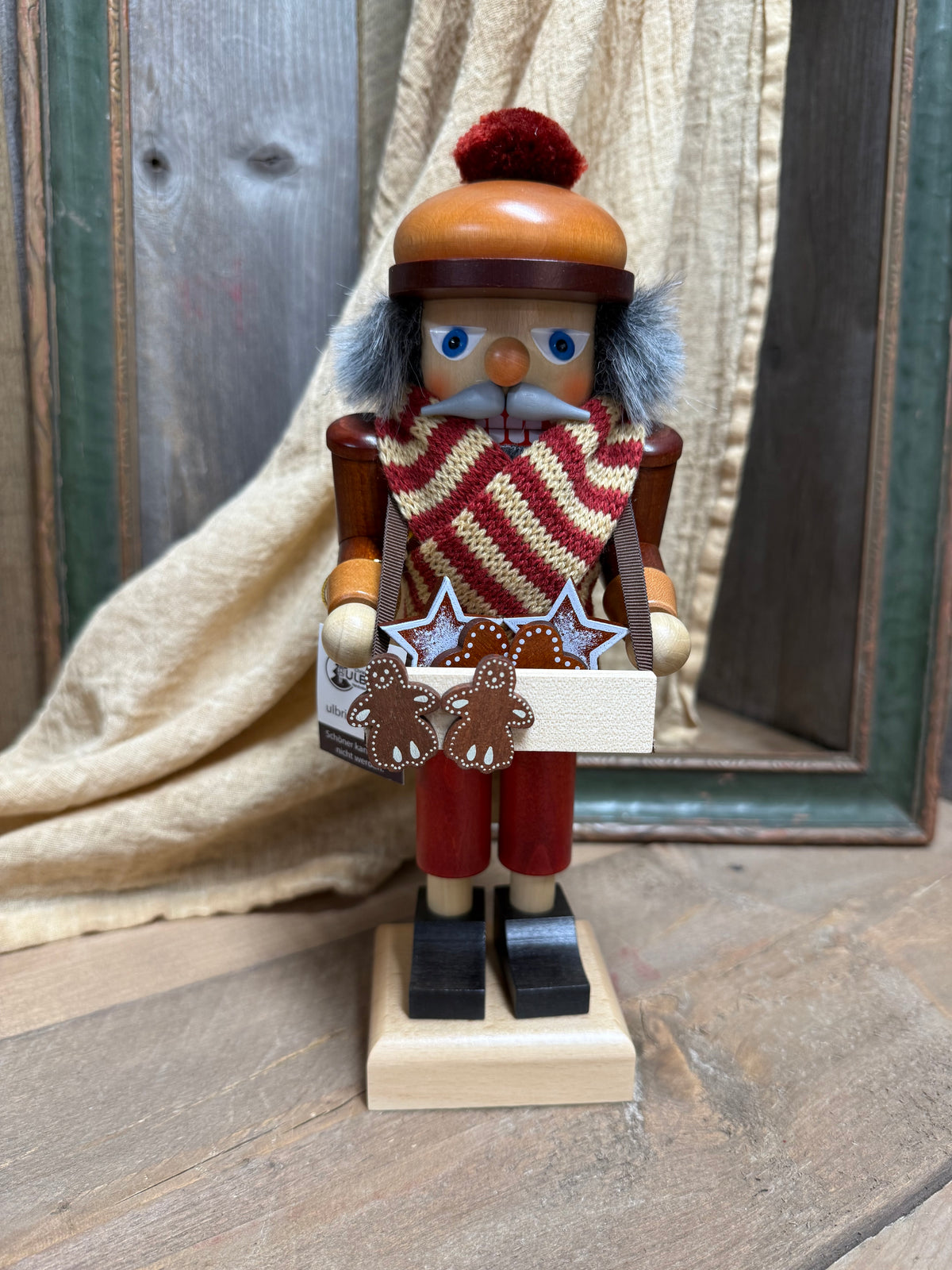 GINGERBREAD VENDOR, 10.5" Nutcracker