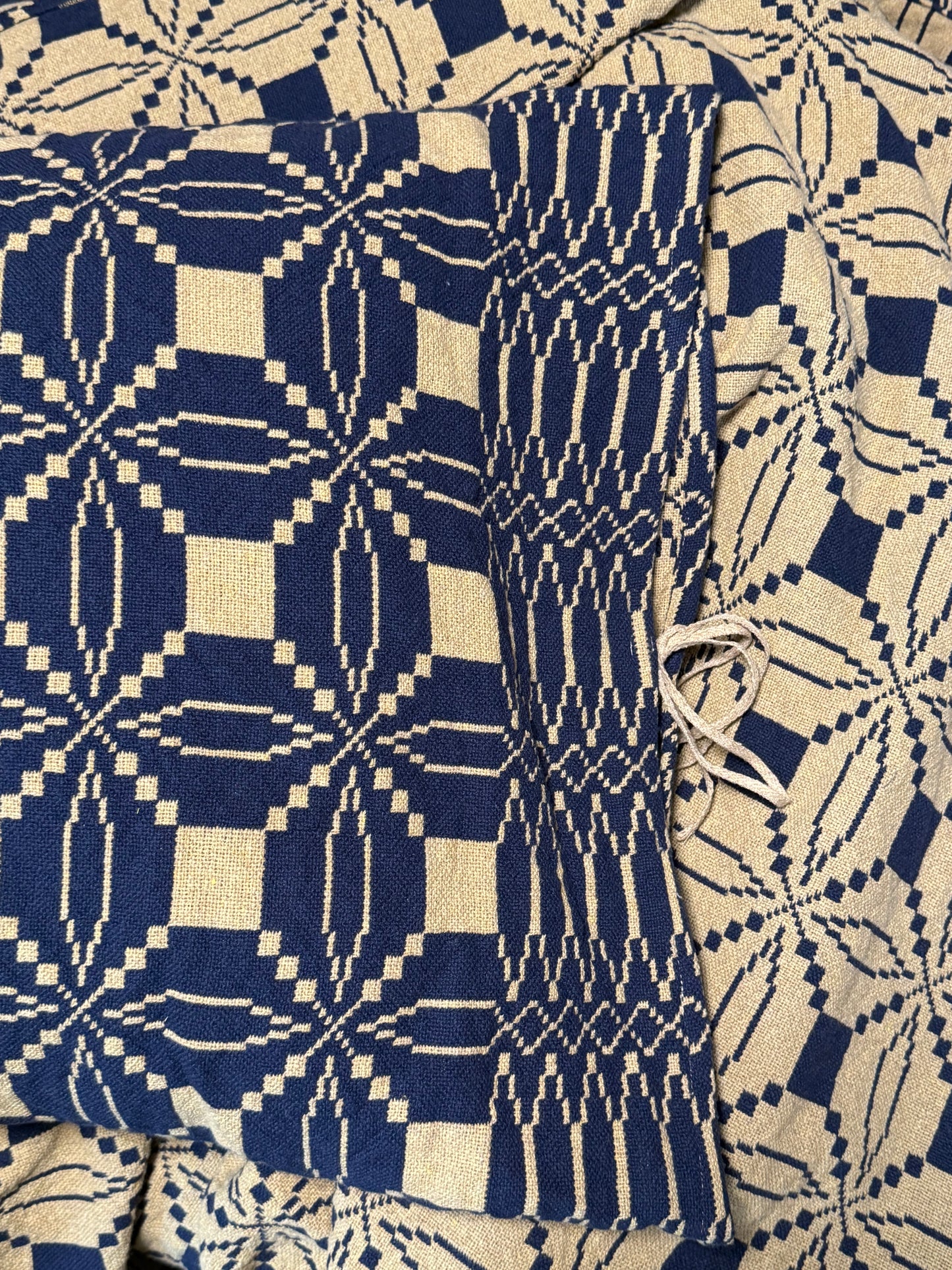 QUEEN COVERLET/SHAMS, FHW, Gently Used