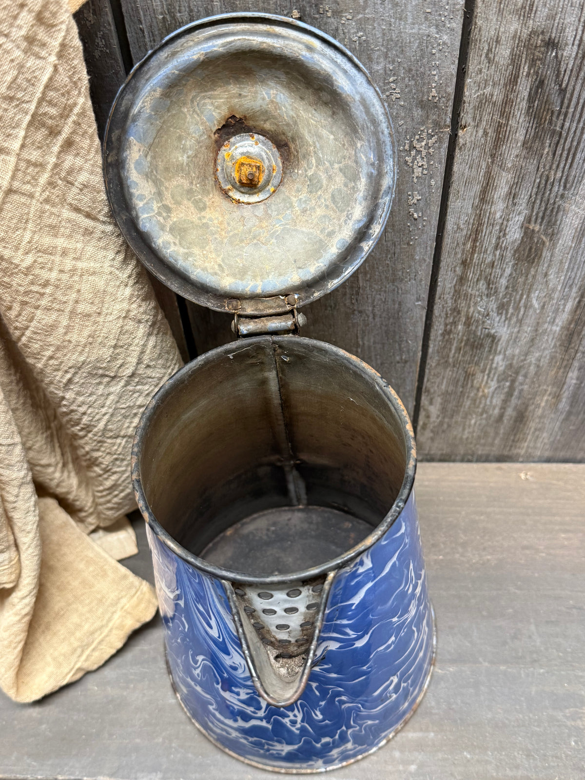 COFFEE POT, FLIP LID, B/W Swirl