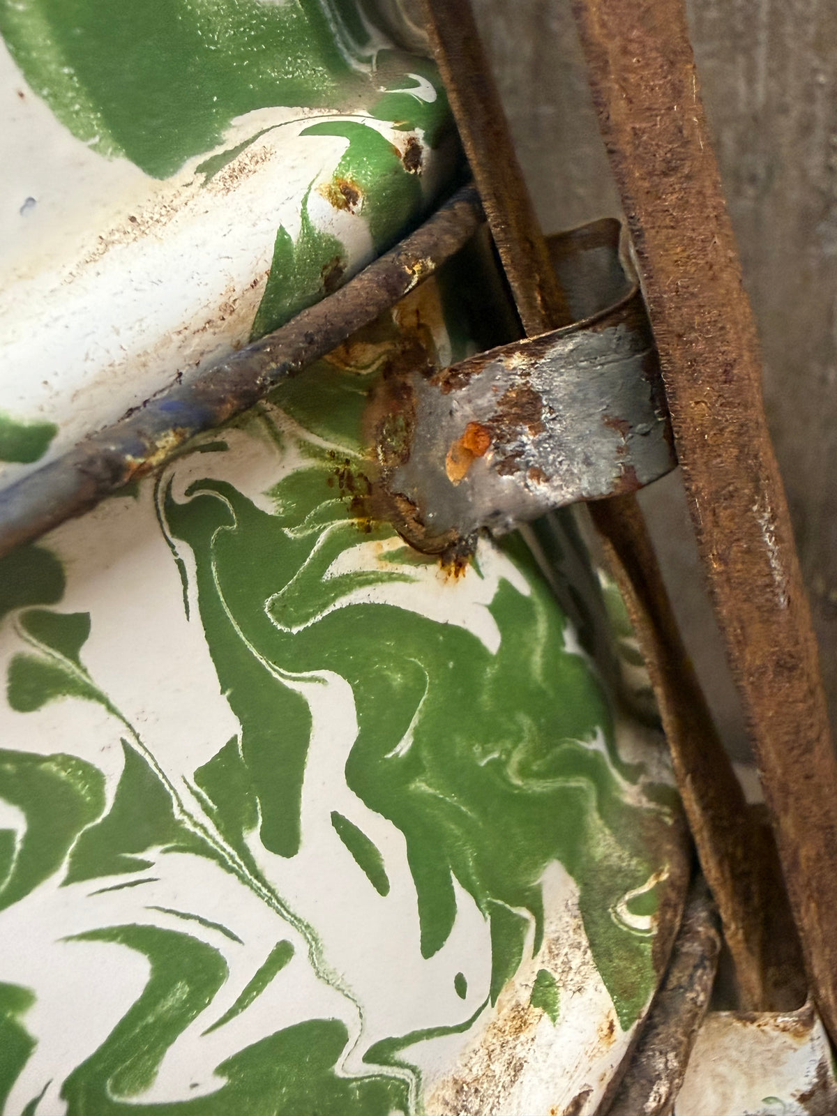 ENAMELWARE LUNCH BOX, Green & White