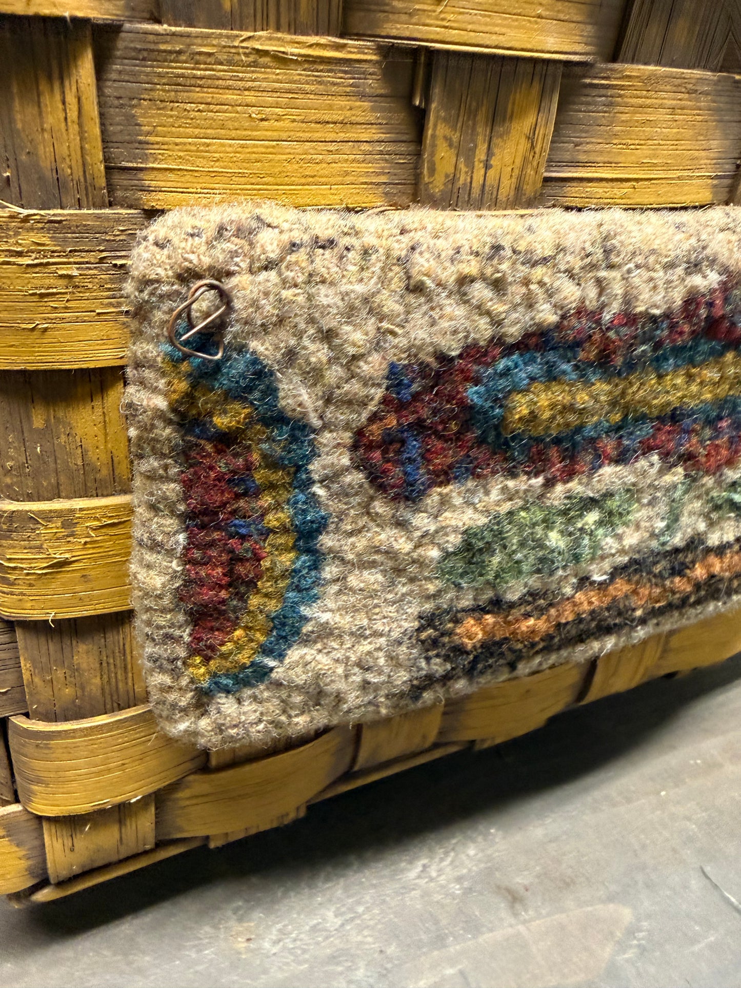 Hooked, Basket, FOLK ART DAISY