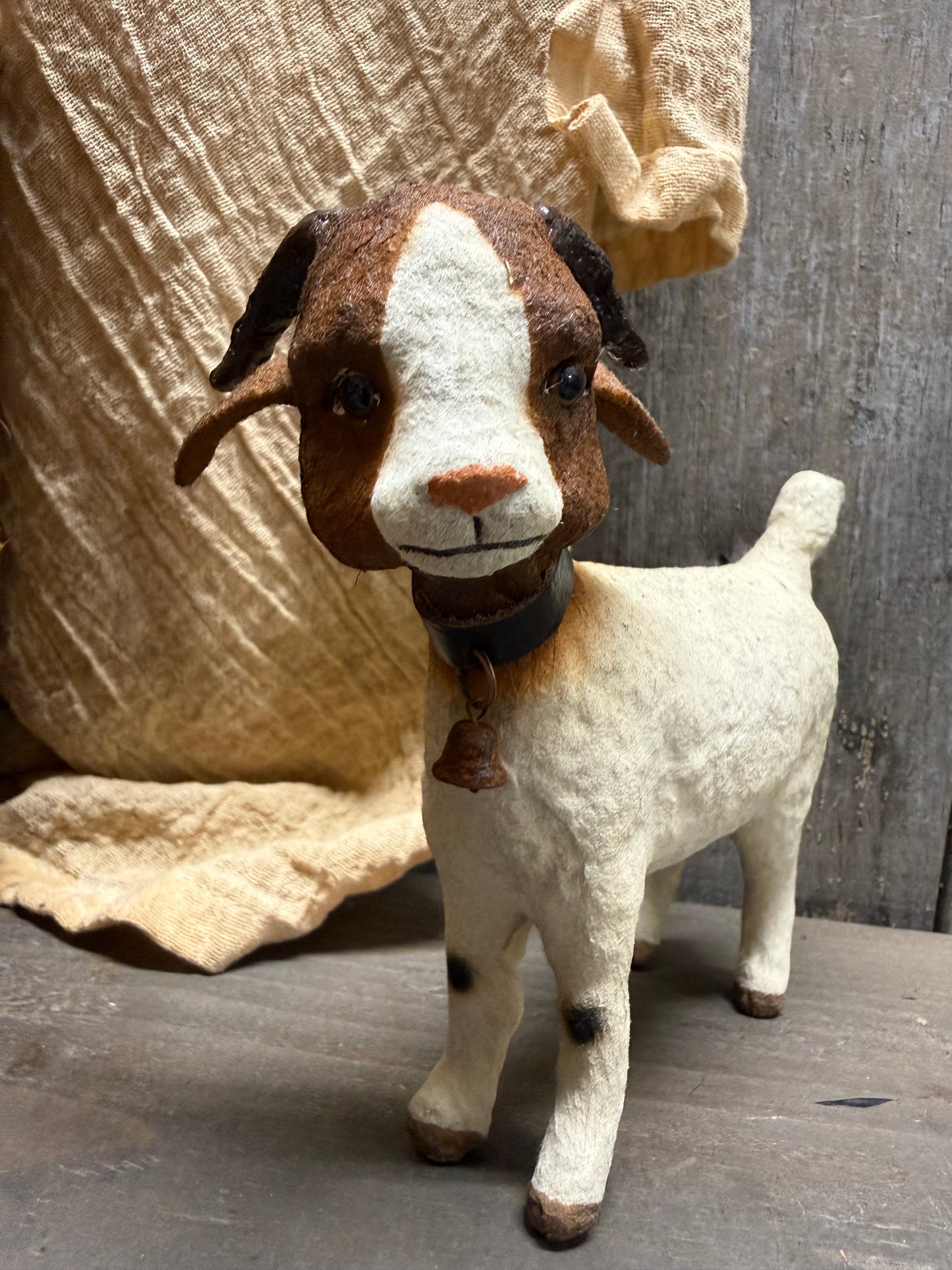 BROWN/WHITE GOAT, Small