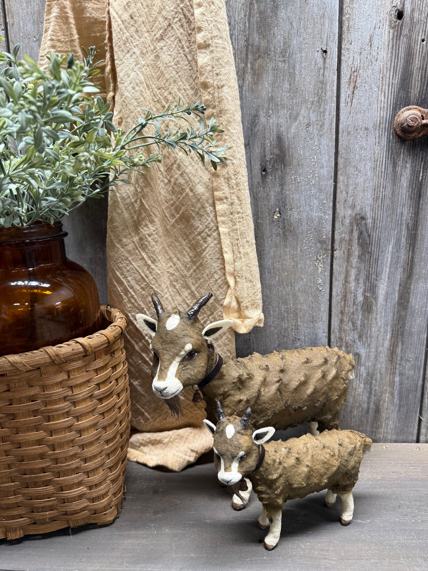 BROWN GOAT, Small