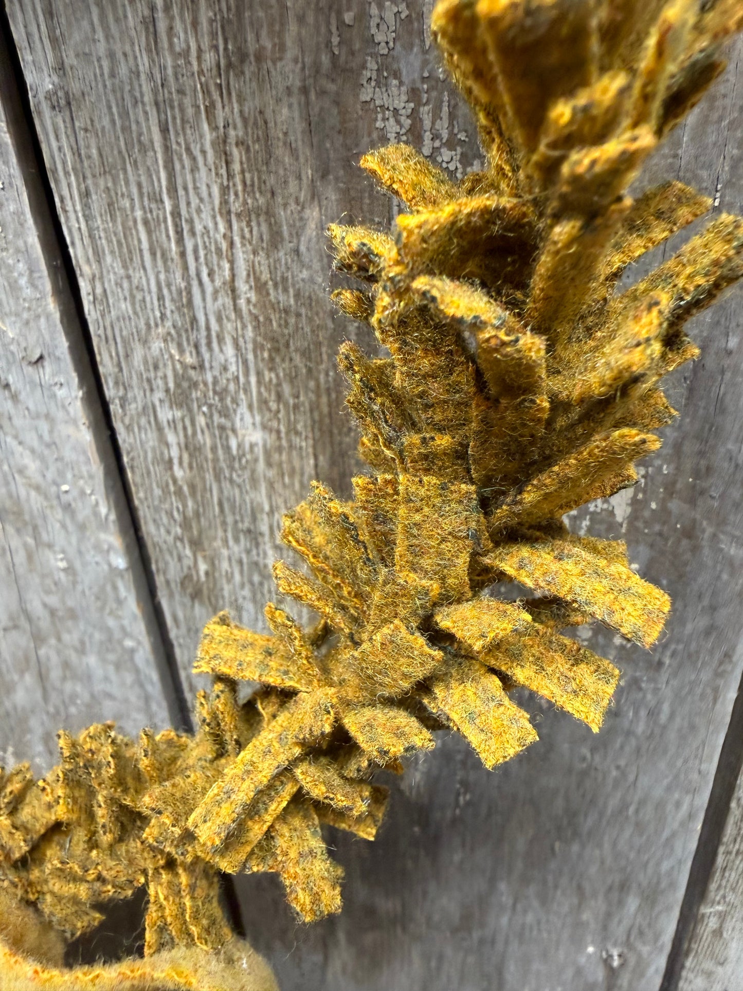 Wool Wreath, 11.5", COLONIAL, Assorted