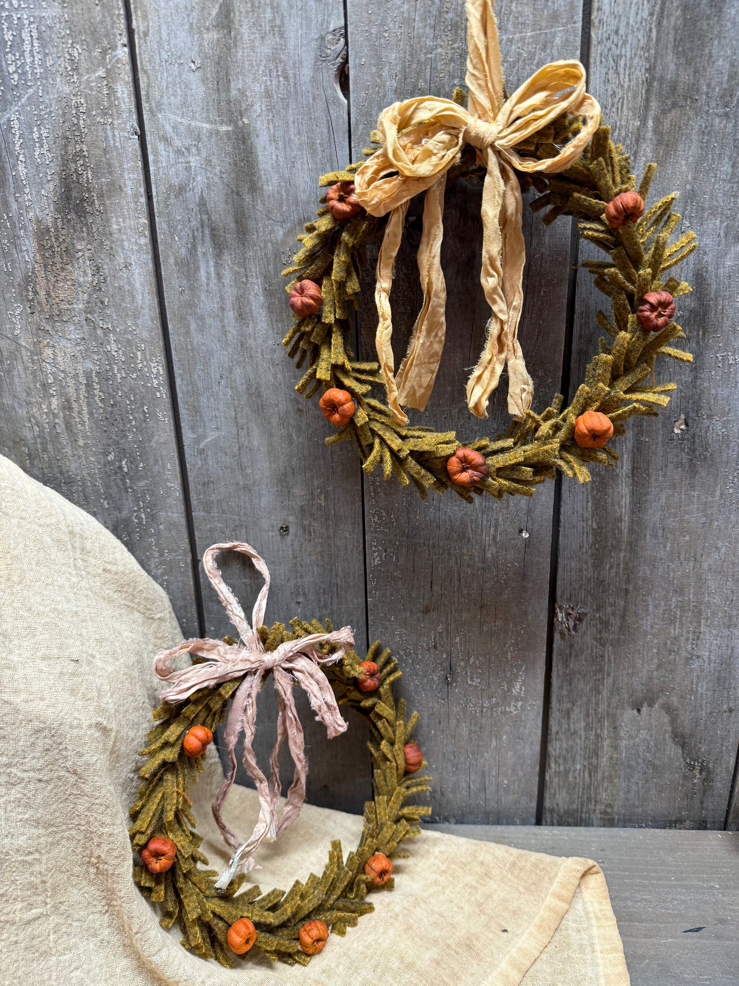 Wool Wreath, 7", ASSORTED