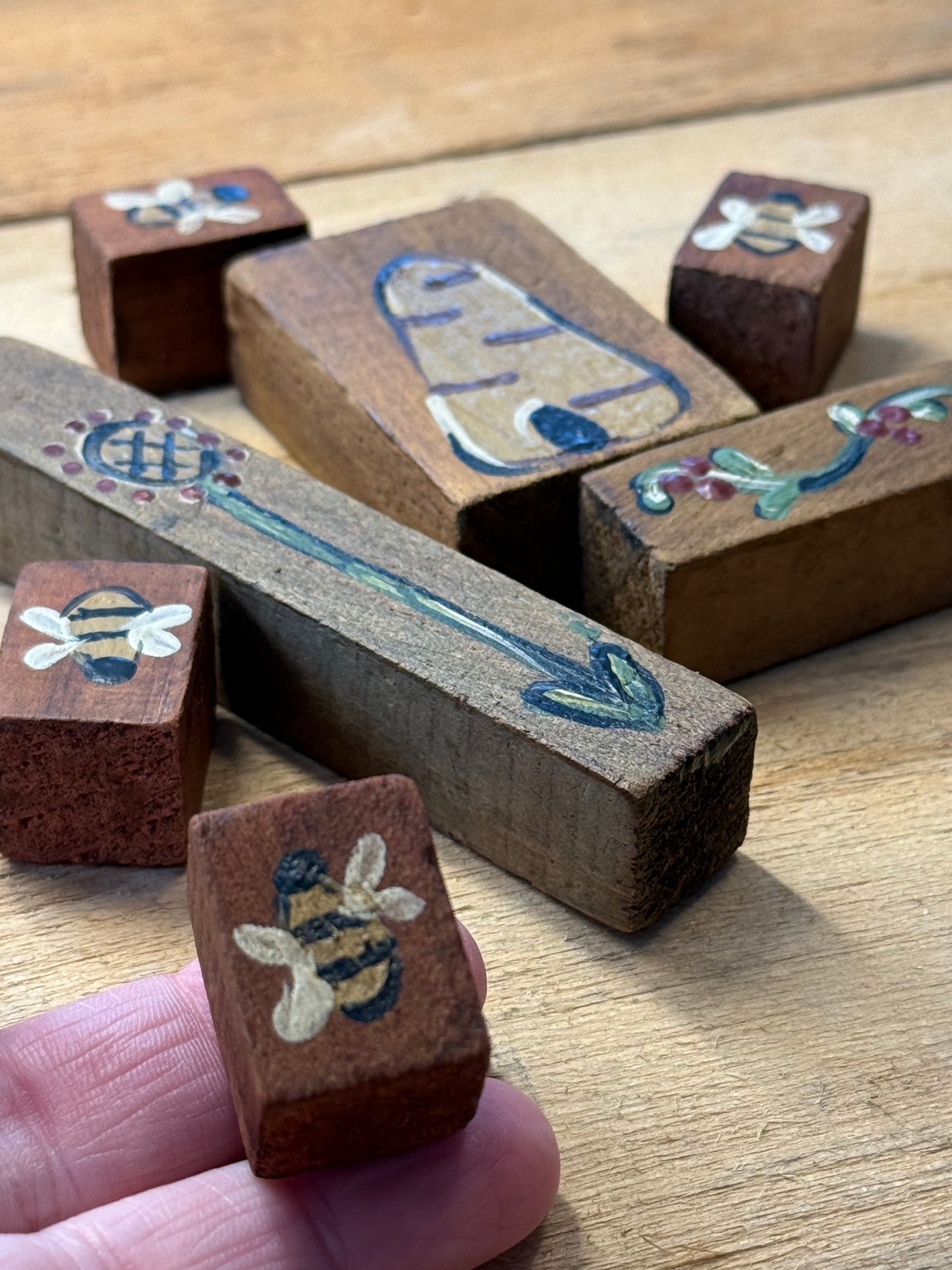 BUZY AS A BEE, Set/7, Bowl Fillers