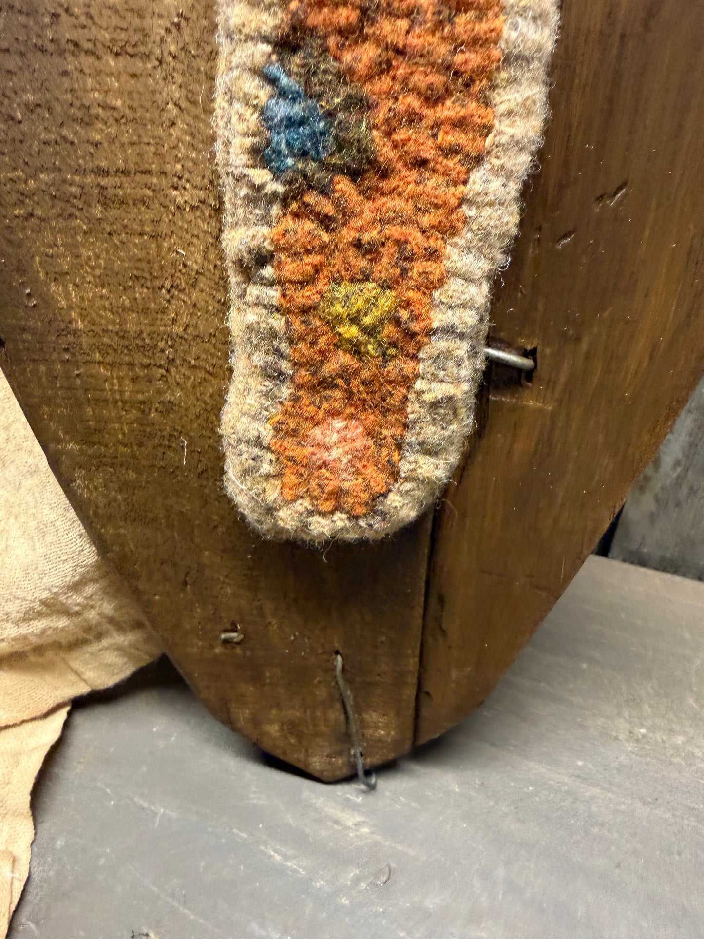 Hooked, Skinning Board, FOLK ART CARROT