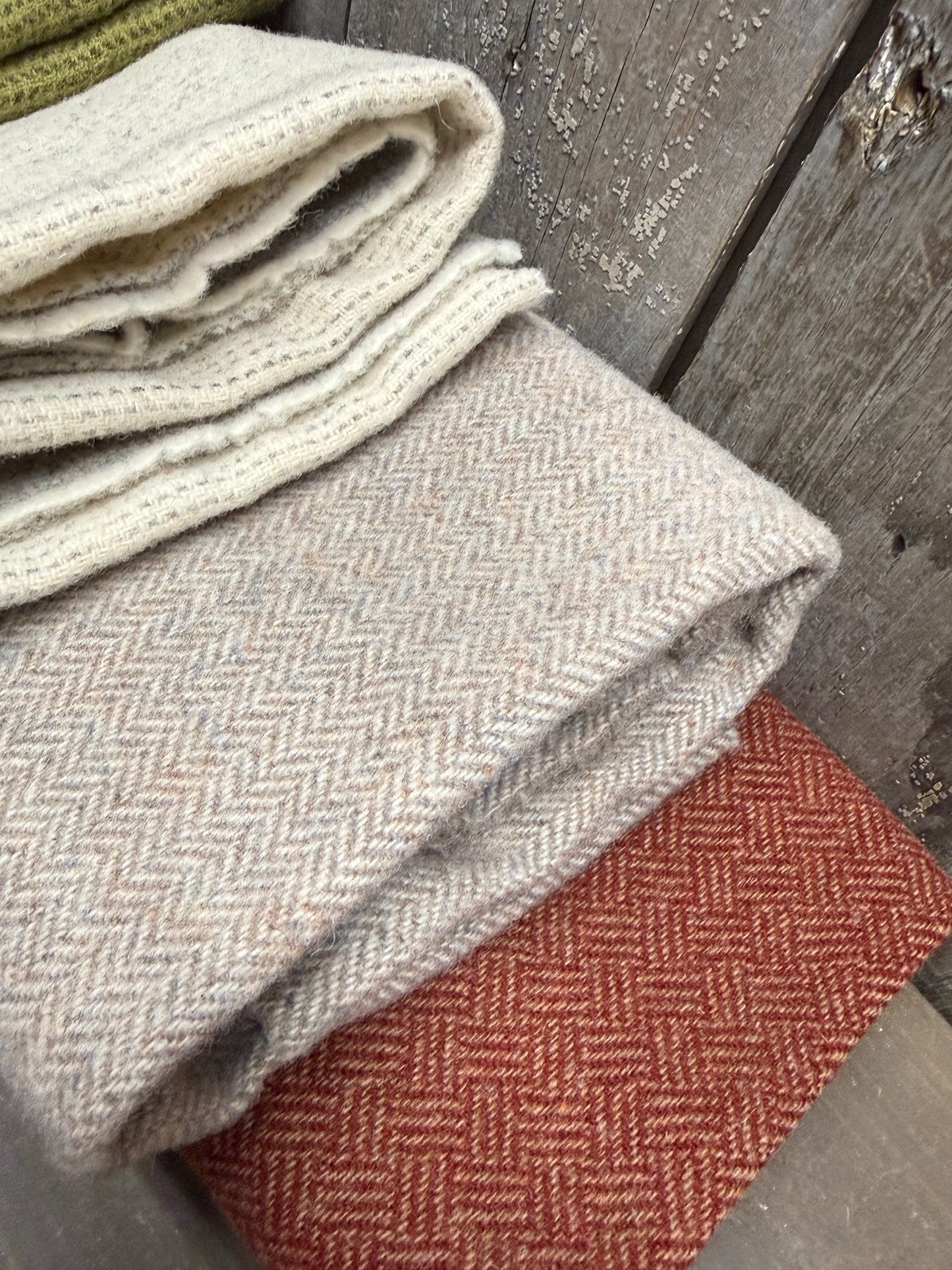 Wool Bundle, Unwashed, COUNTRY CHRISTMAS