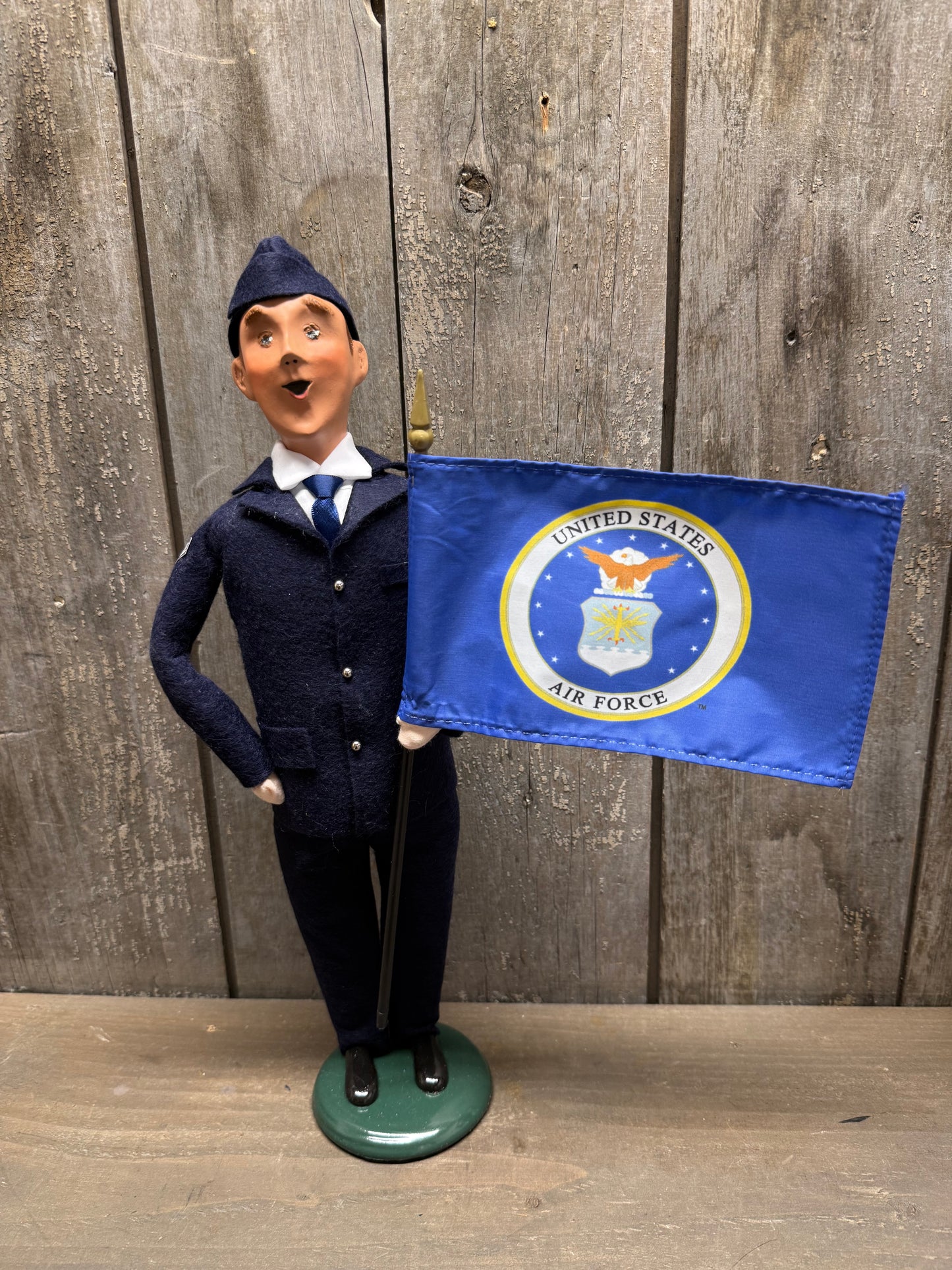 AIR FORCE W/ FLAG, Man or Woman